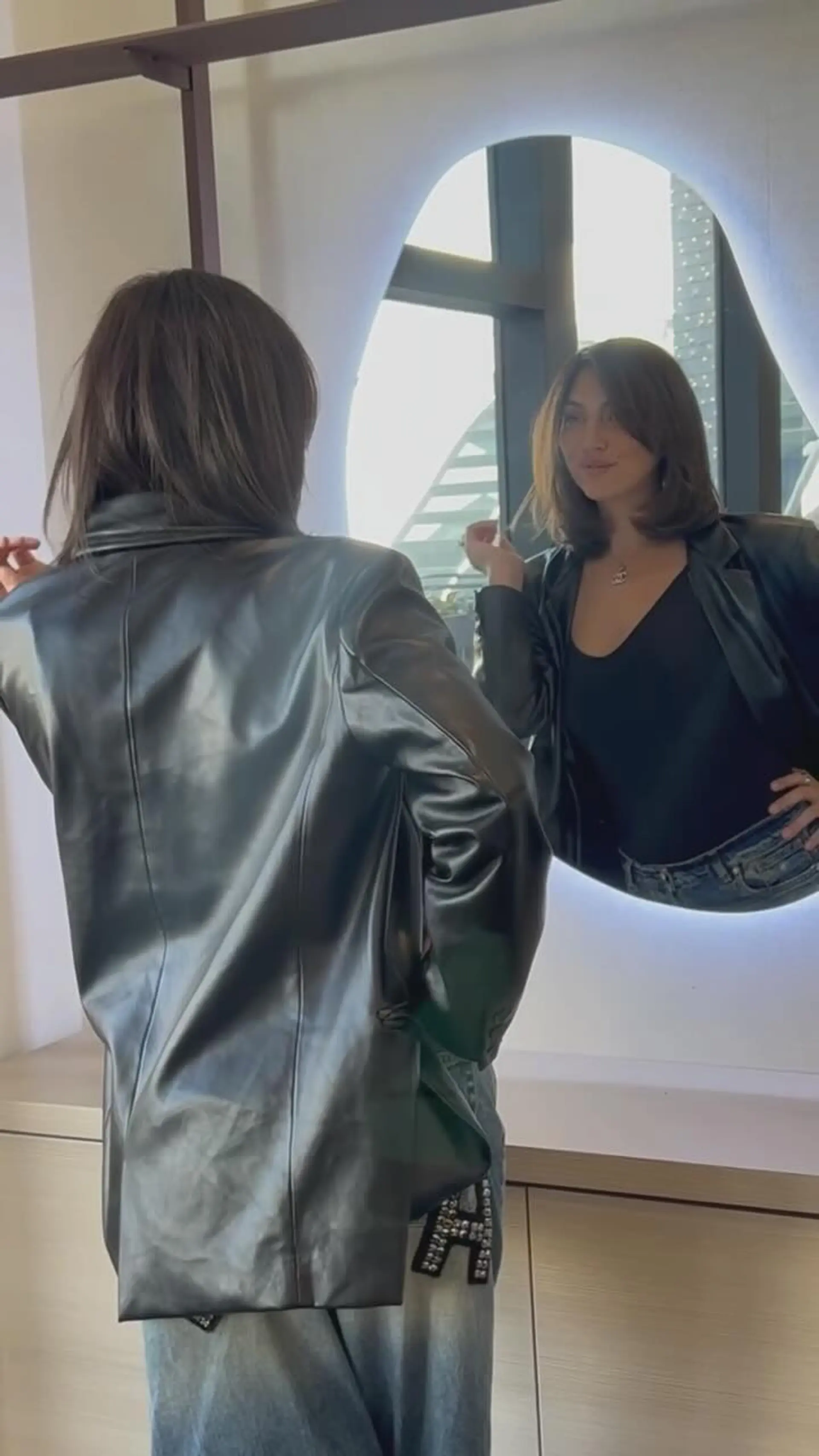 A collarbone-grazing layered bob styled with smooth, rounded ends and soft face-framing curtain fringe. 1