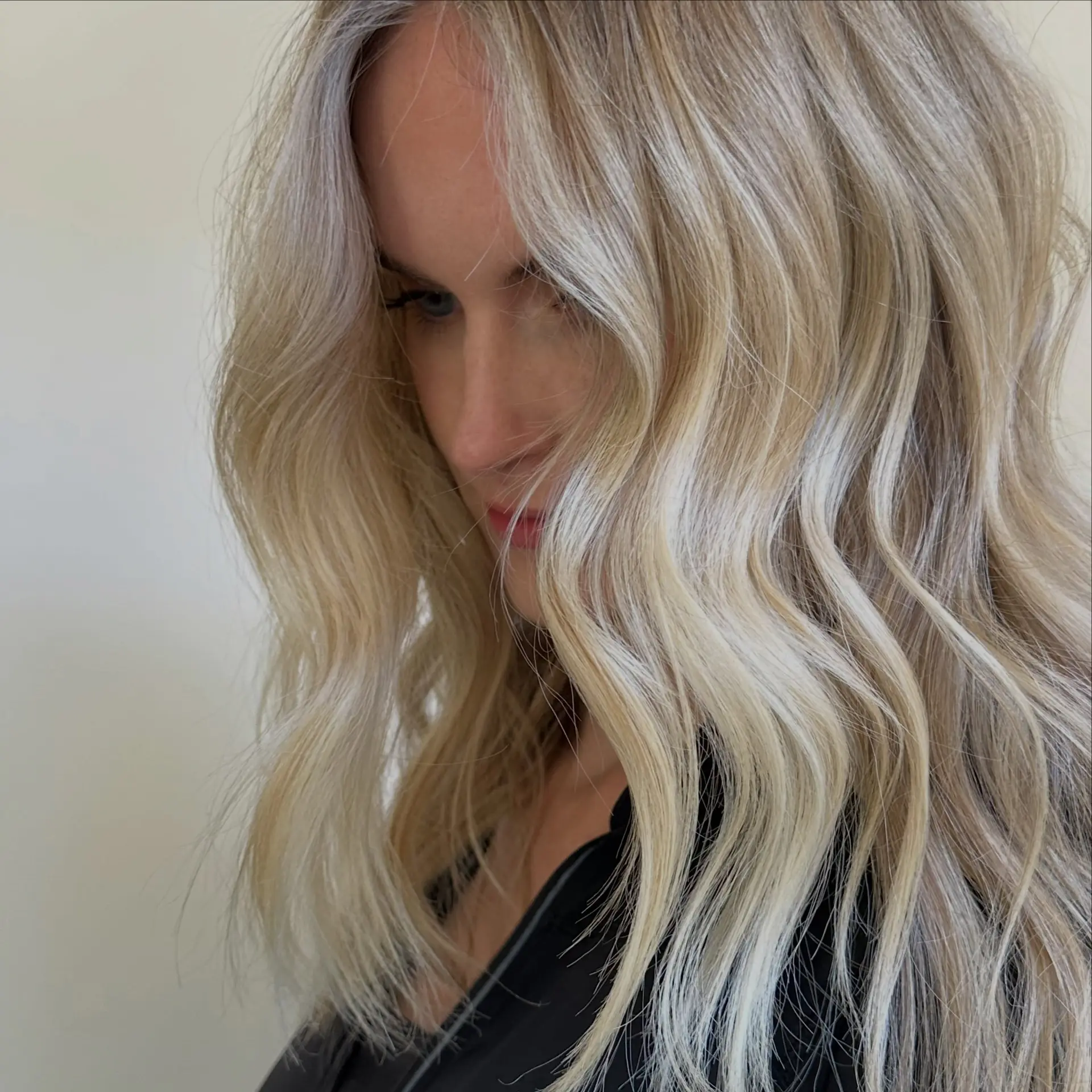 Soft, textured loose waves featuring a dimensional lived-in blonde balayage. 1