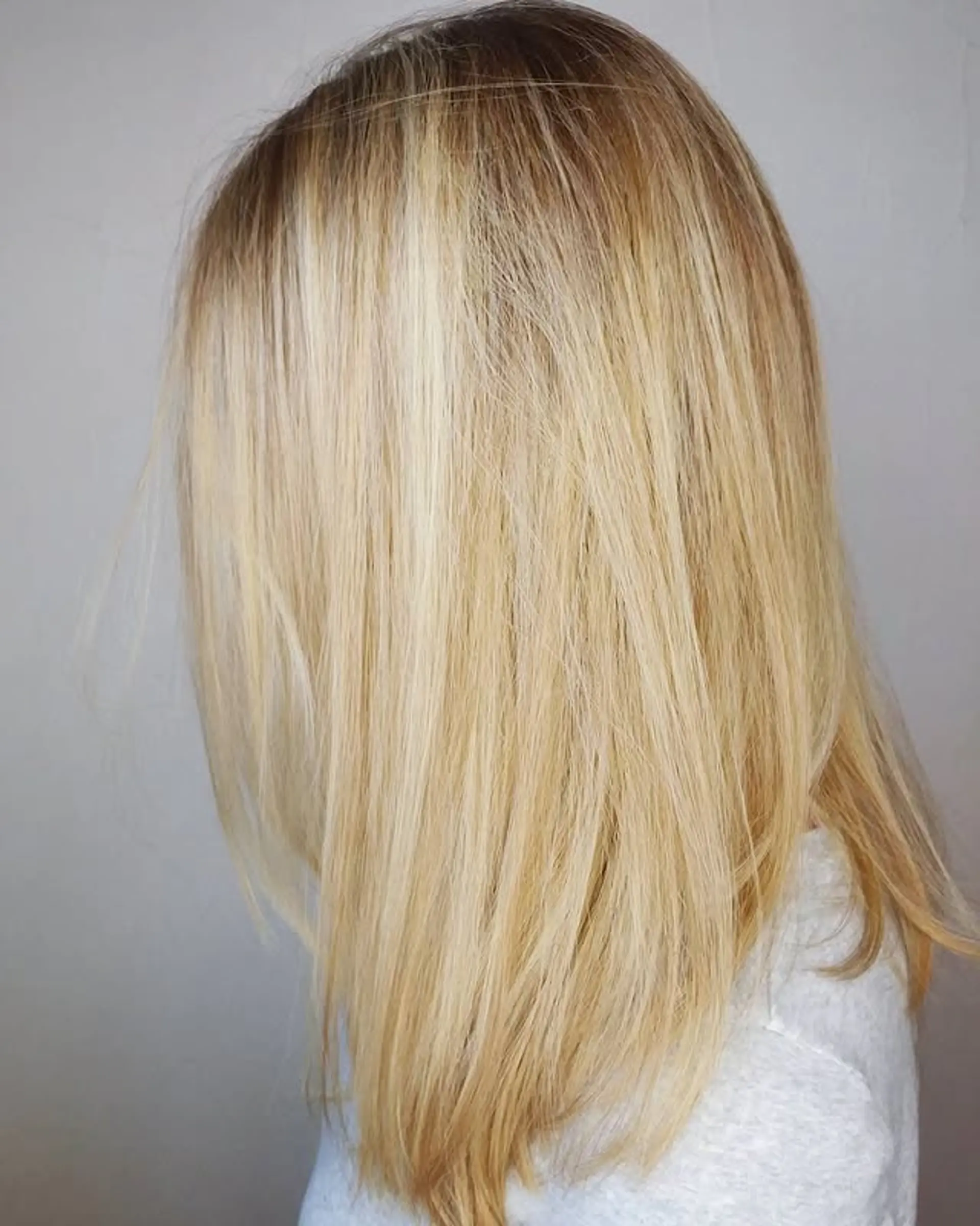 A medium-length lob with blonde balayage highlights. 1