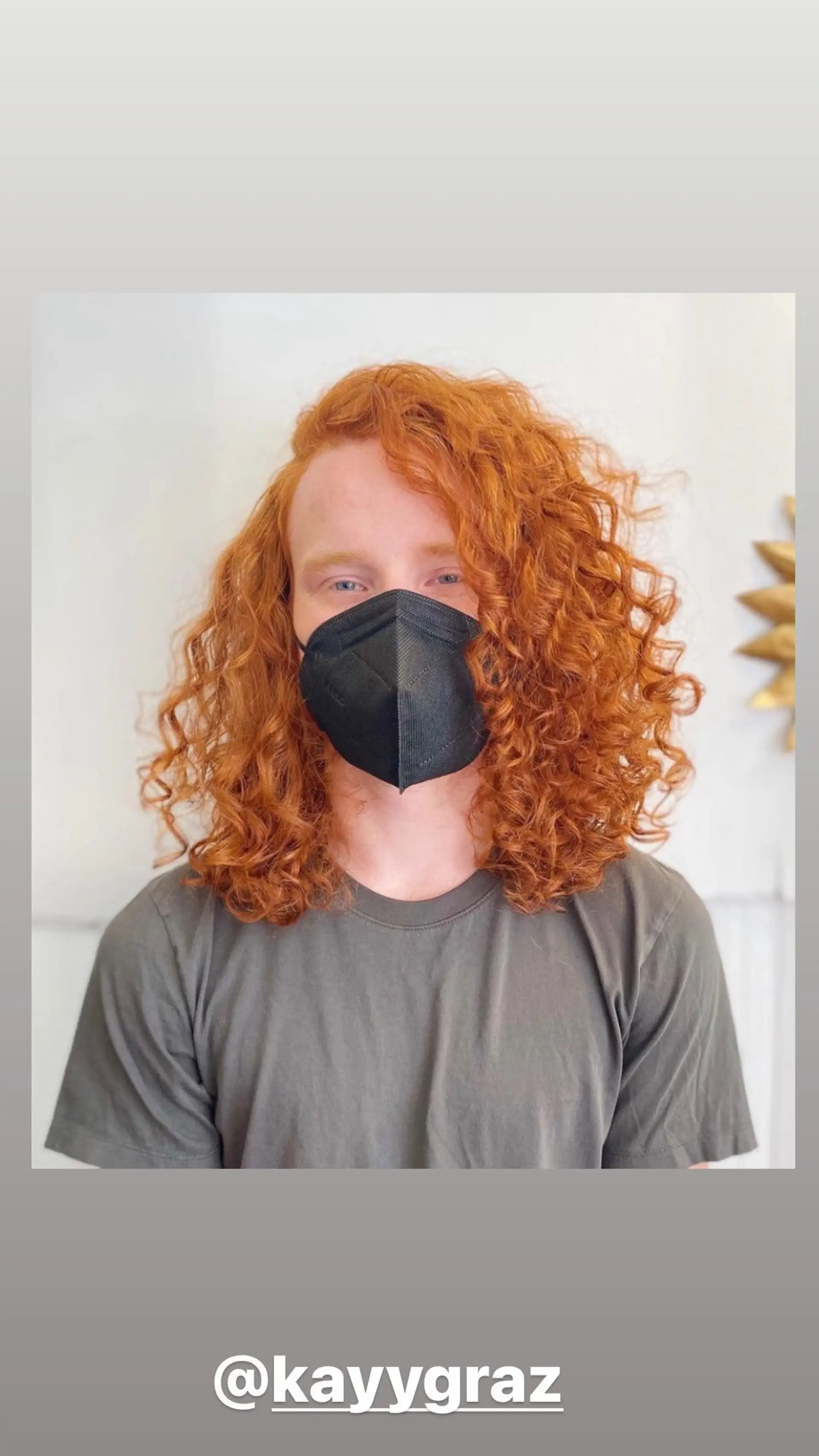 Long, natural curly hairstyle. 1