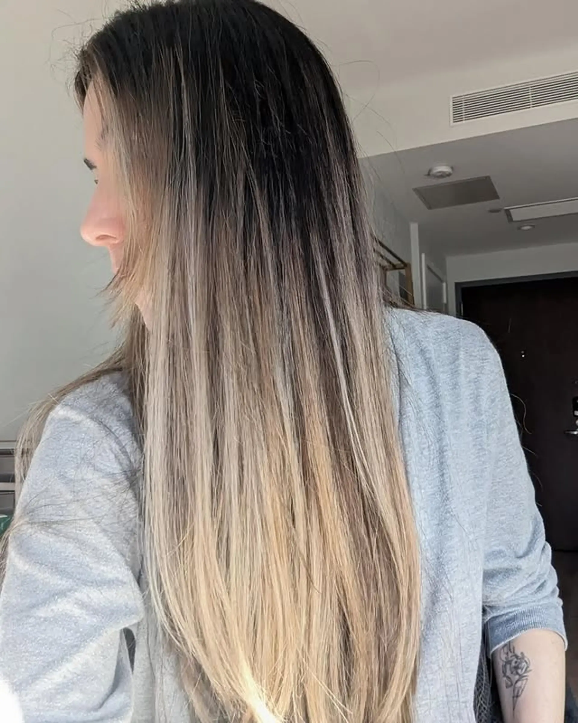 Long layered hairstyle with a balayage color effect. 1