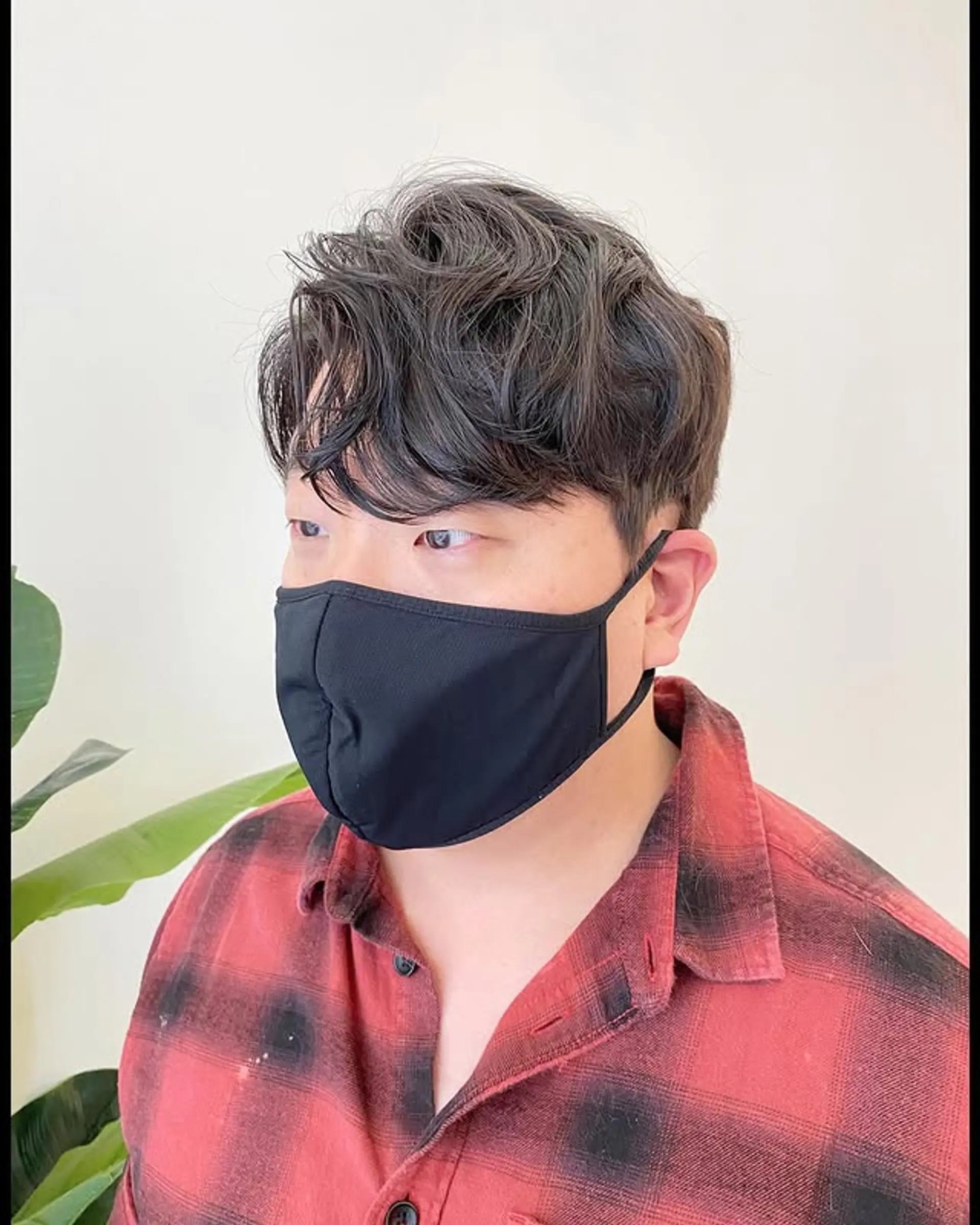 A short, textured crop with soft waves for a relaxed and stylish appearance. 1