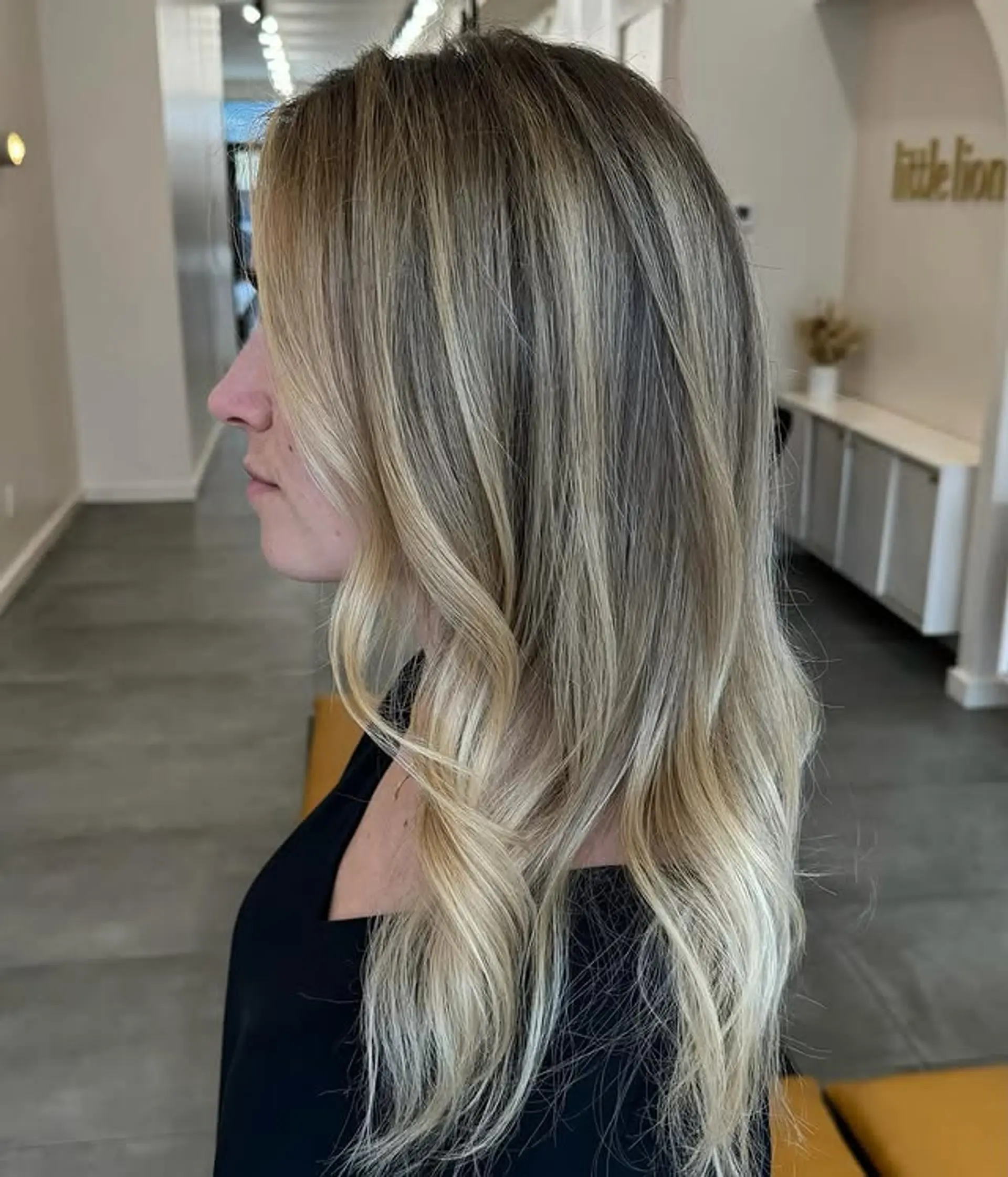 A rooted blonde balayage with beachy waves. 1