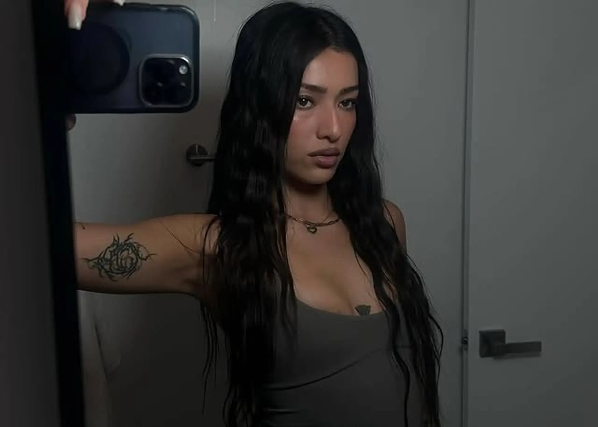 Long, wavy jet black hair with soft waves. 1