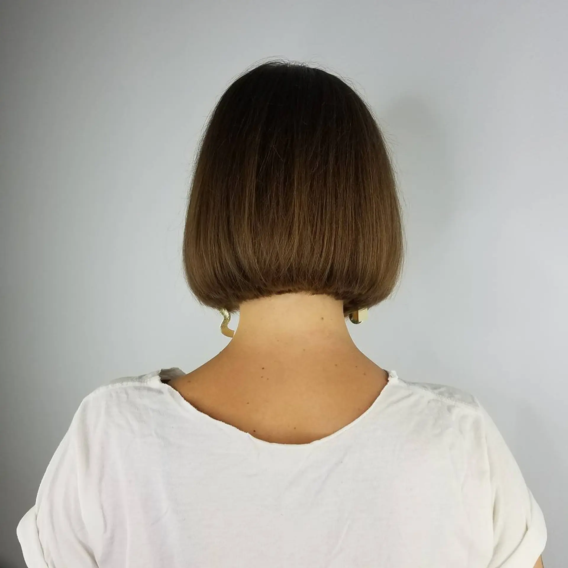A precise, nape-length blunt bob with subtle beveling at the ends to frame the neckline cleanly. 1