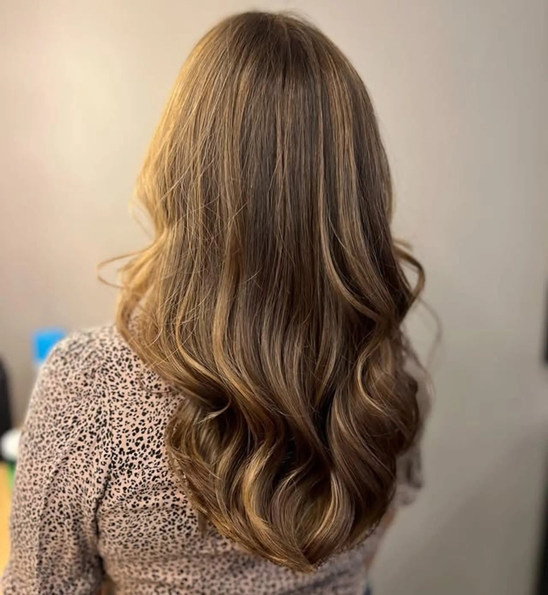 Long, wavy hair with bronzed and blonde balayage highlights. 1