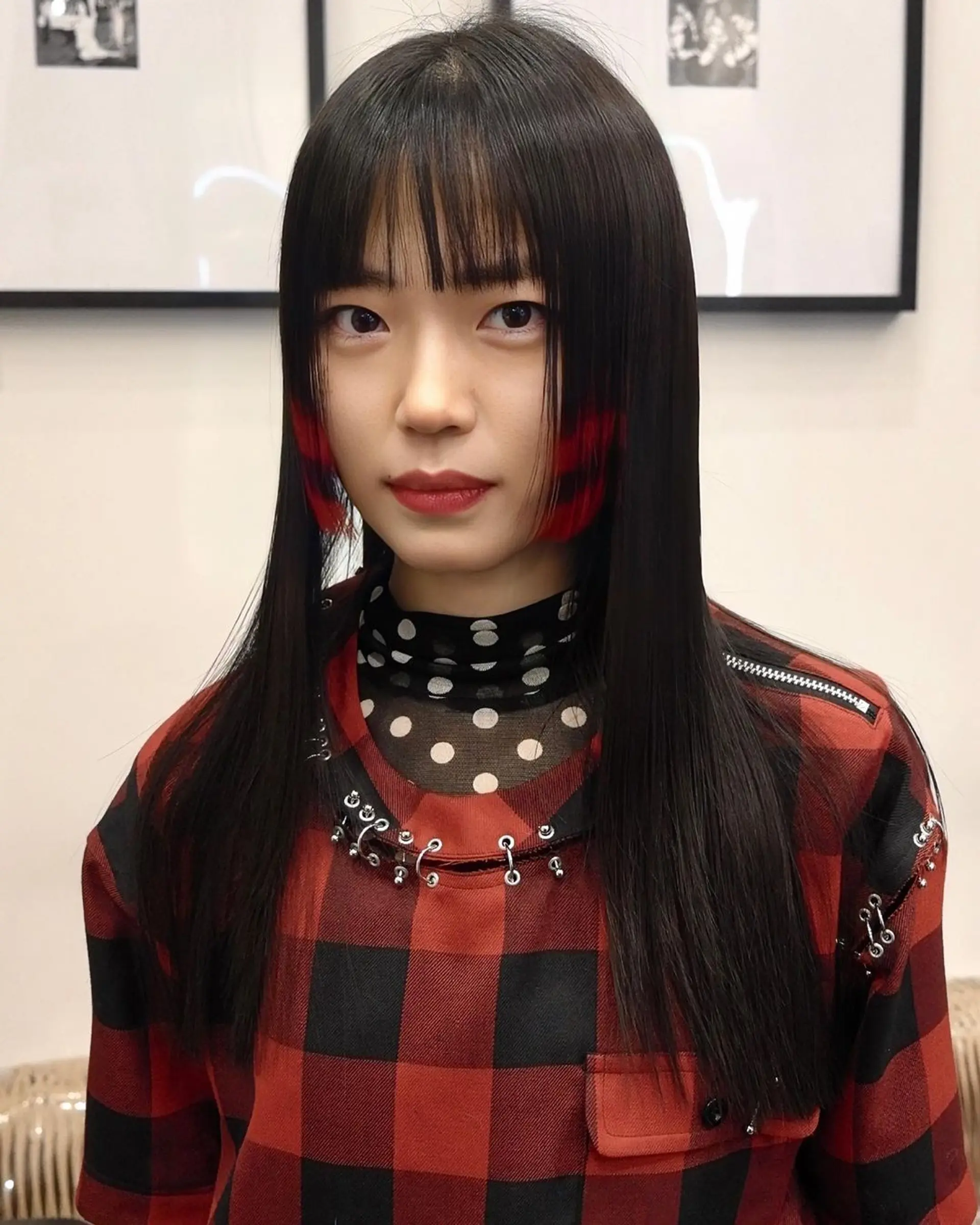 Sleek and straight medium-length hairstyle with a blunt fringe and raccoon highlights to contour the face. 🎴haircut and color by @hiro.nonstop 🎴 1