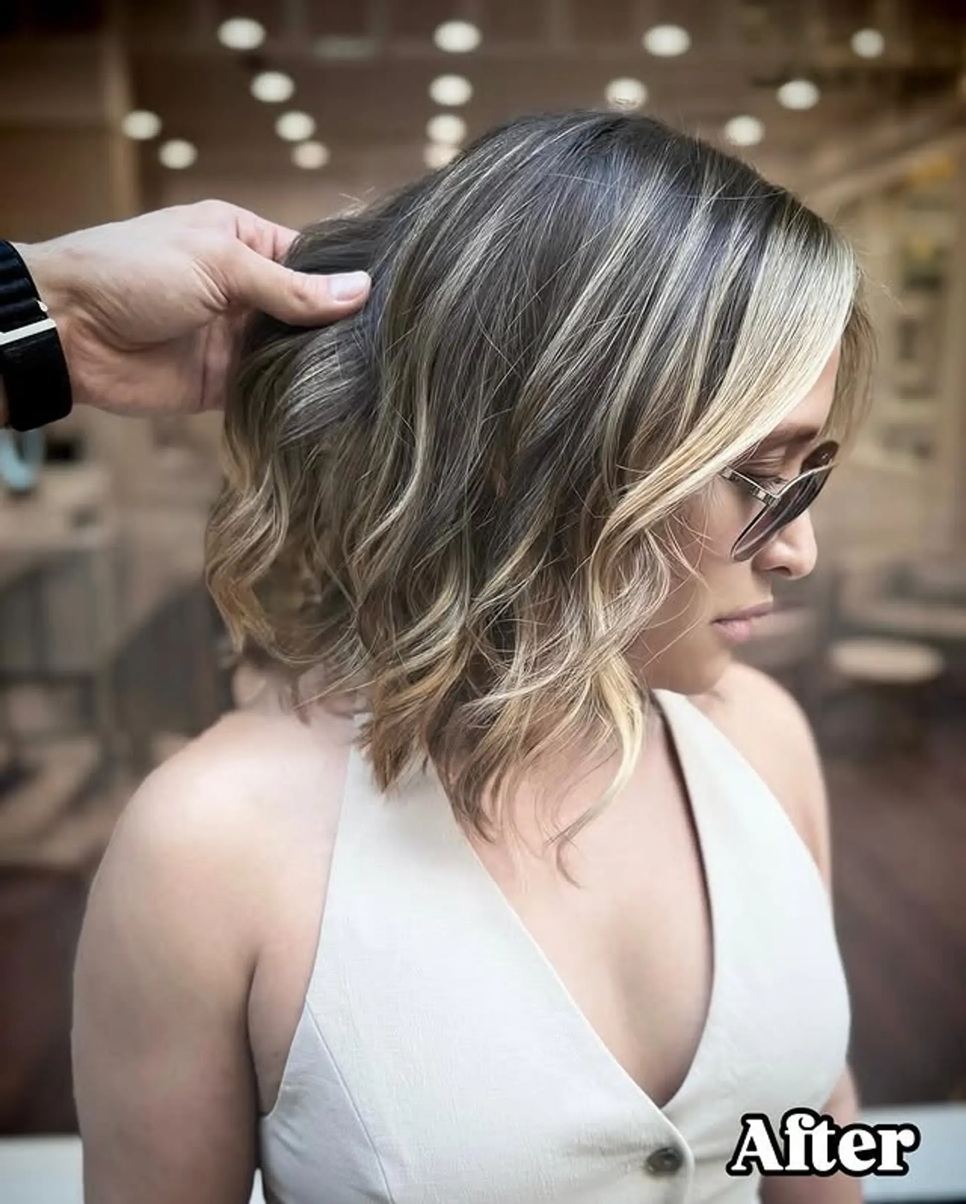 A trendy shoulder-length lob with a bronde balayage and soft waves. 1