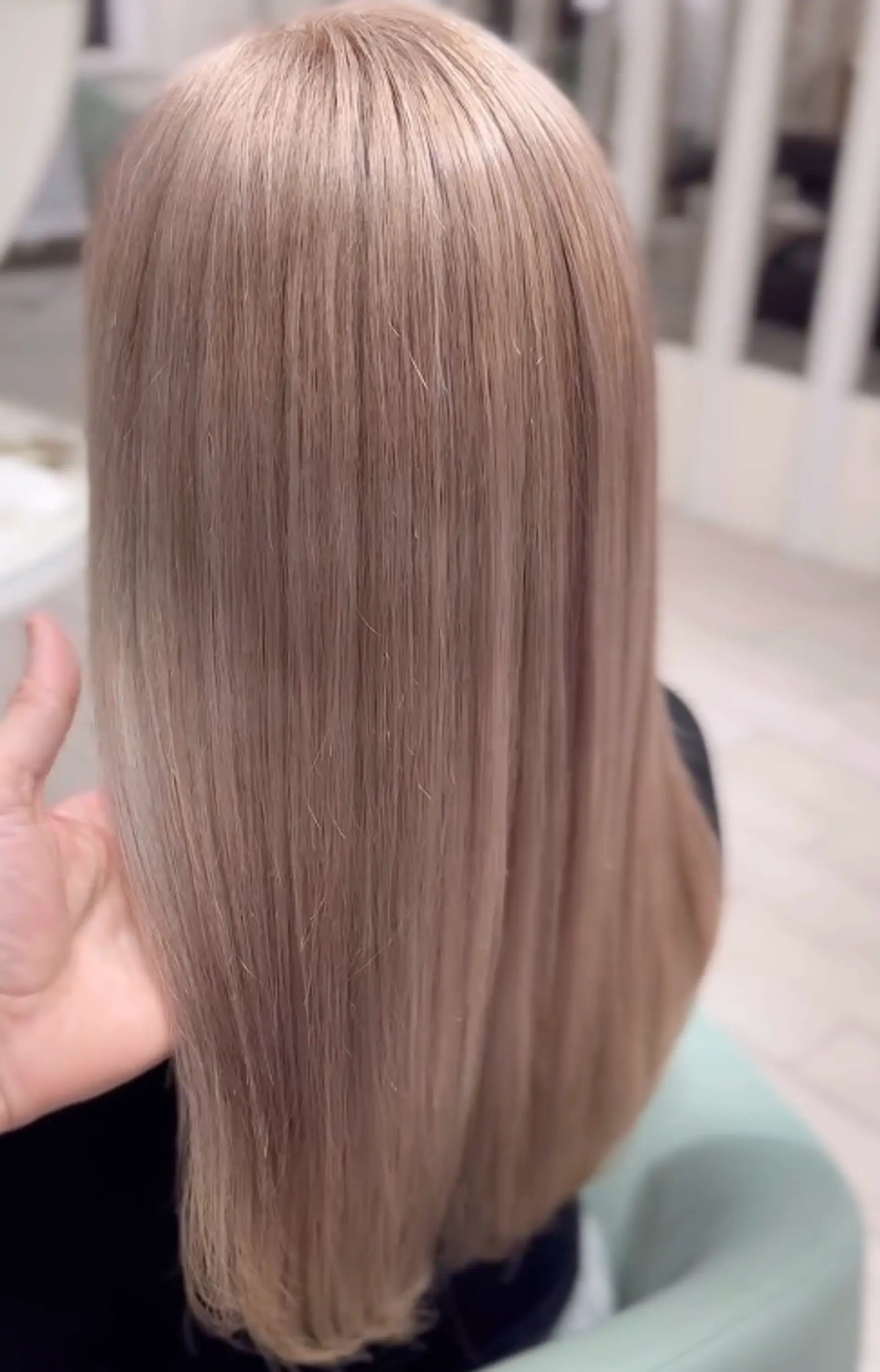 Long, platinum blonde hair with a silky smooth, straight texture, and a glossy finish. The hair flows sleekly down the back with a blunt cut.

Stylist: @masaki.newyork 1