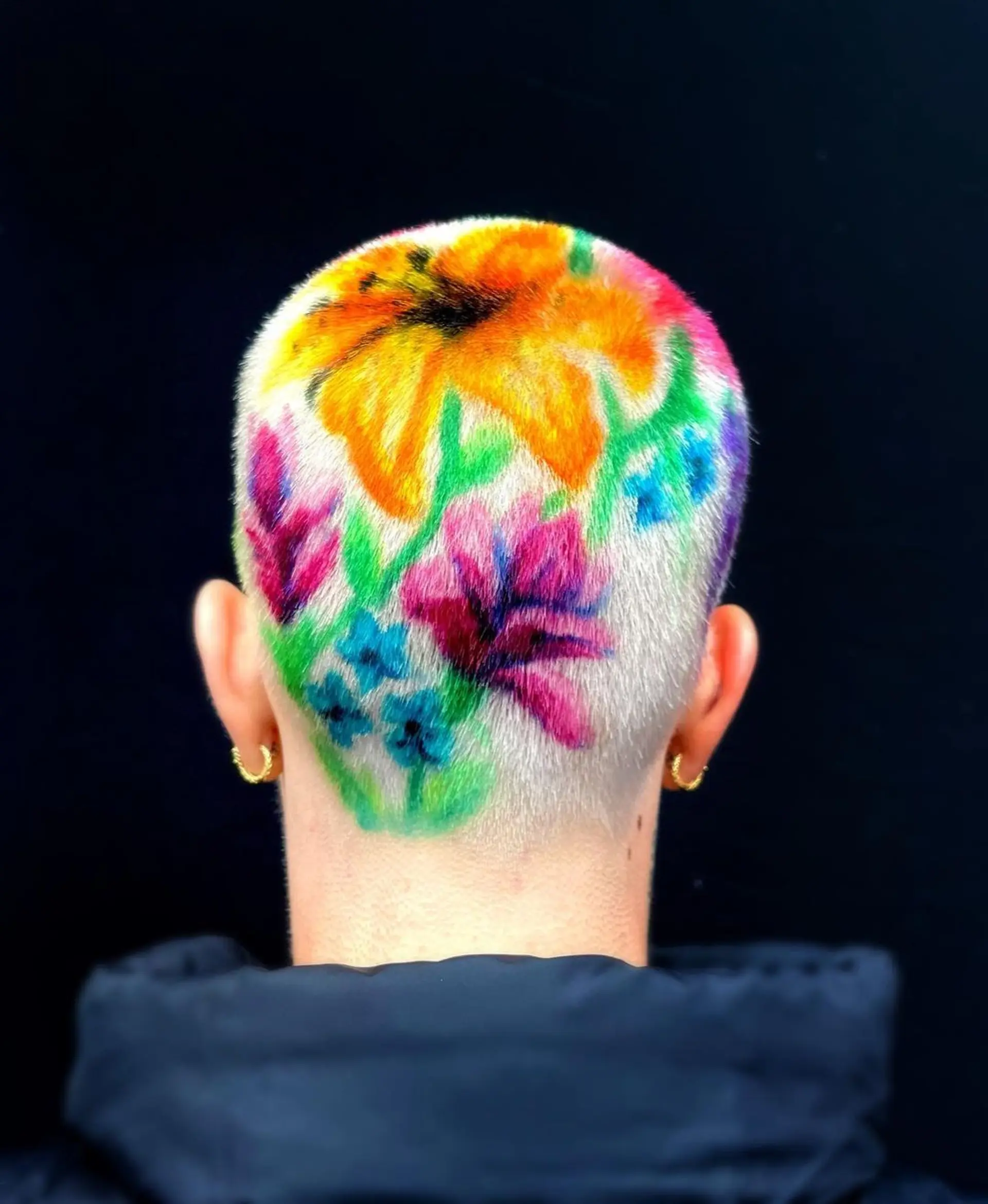 Little flower scene on @jilleah 🌸

Lightened with BlondeMe @schwarzkopfusa
Painted with @pulpriothair
@mydarlingivy
#cassiecareyhair
Inspo: @madebyjackiebieber 1