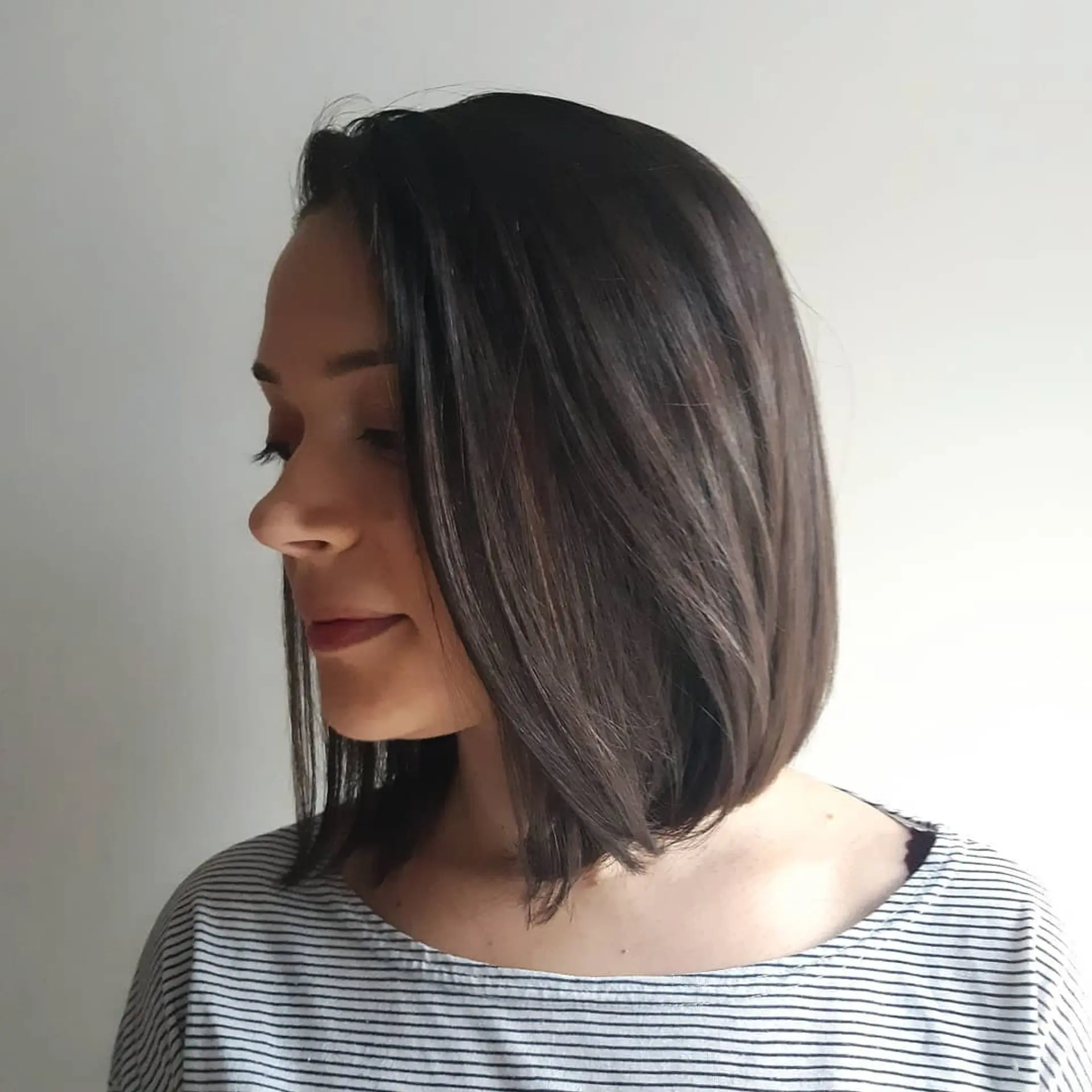 A sleek, blunt bob that is easy to style and maintain. 1