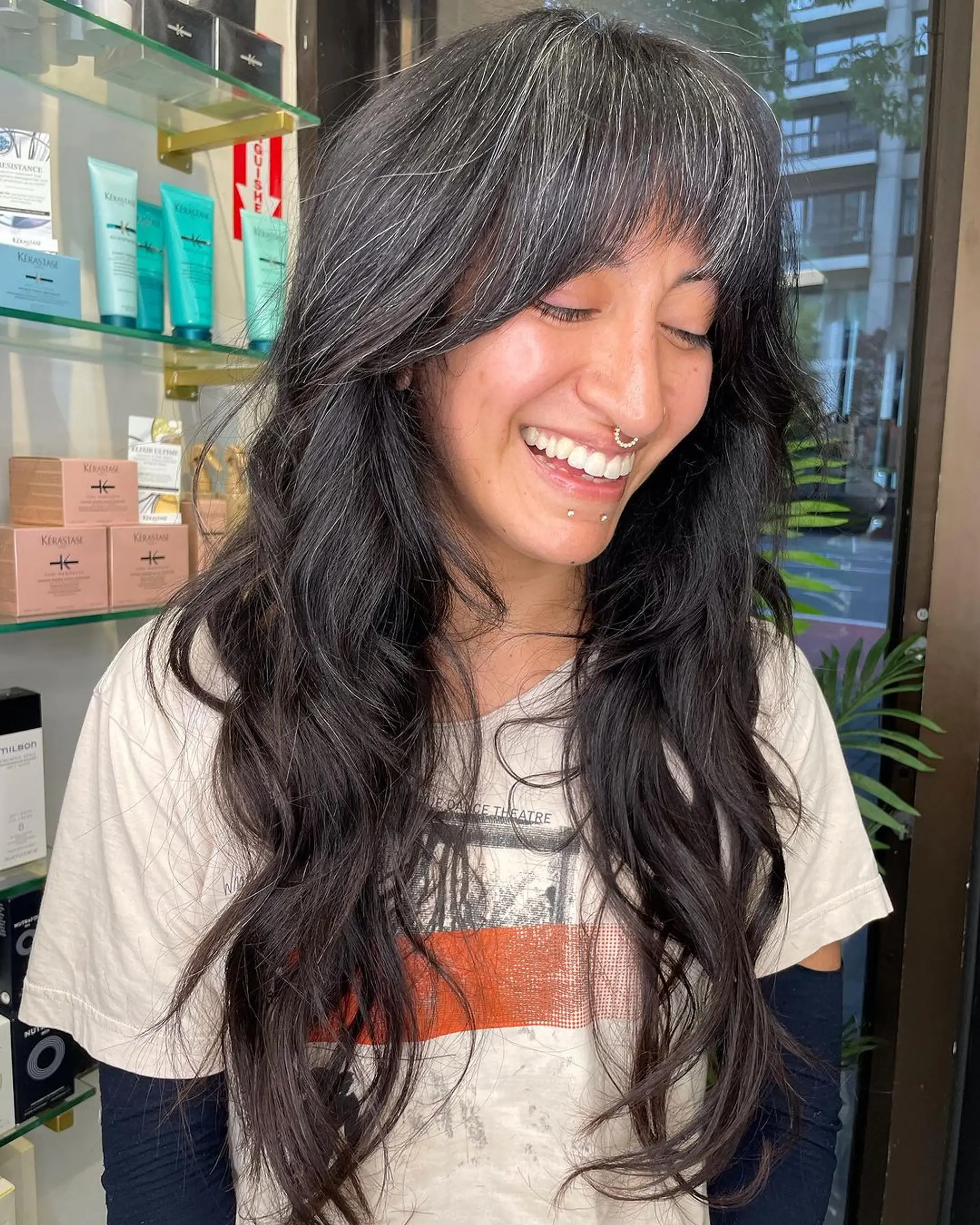 Very long, dark brown and black wavy hair with natural waves cascading down the back, creating an elegant and flowing silhouette. The hair has luminous highlights with a layered texture. 2