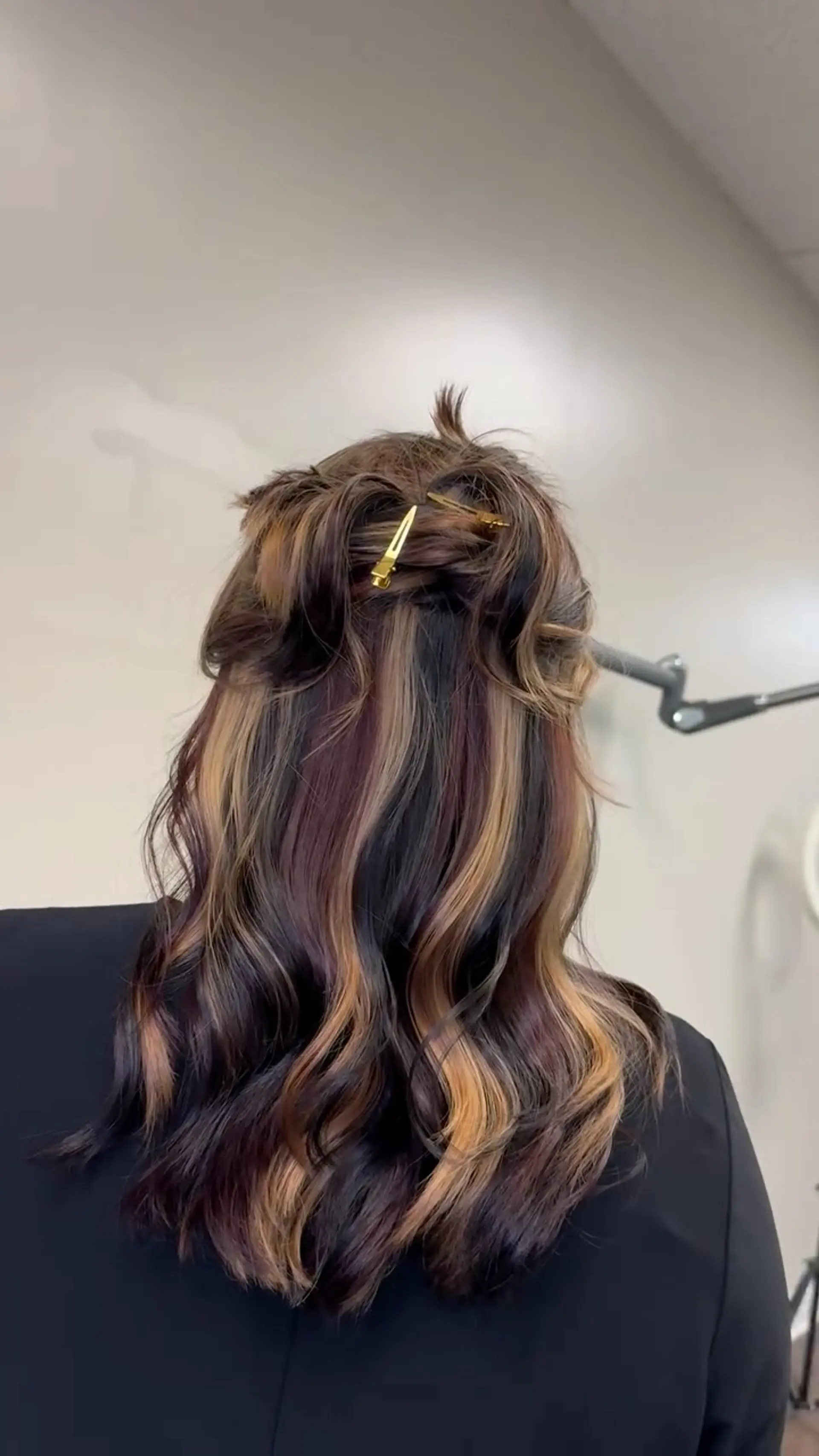 Dimensional calico hair coloring featuring contrasting panels of golden blonde, warm copper, and dark brown, styled in loose waves. 1
