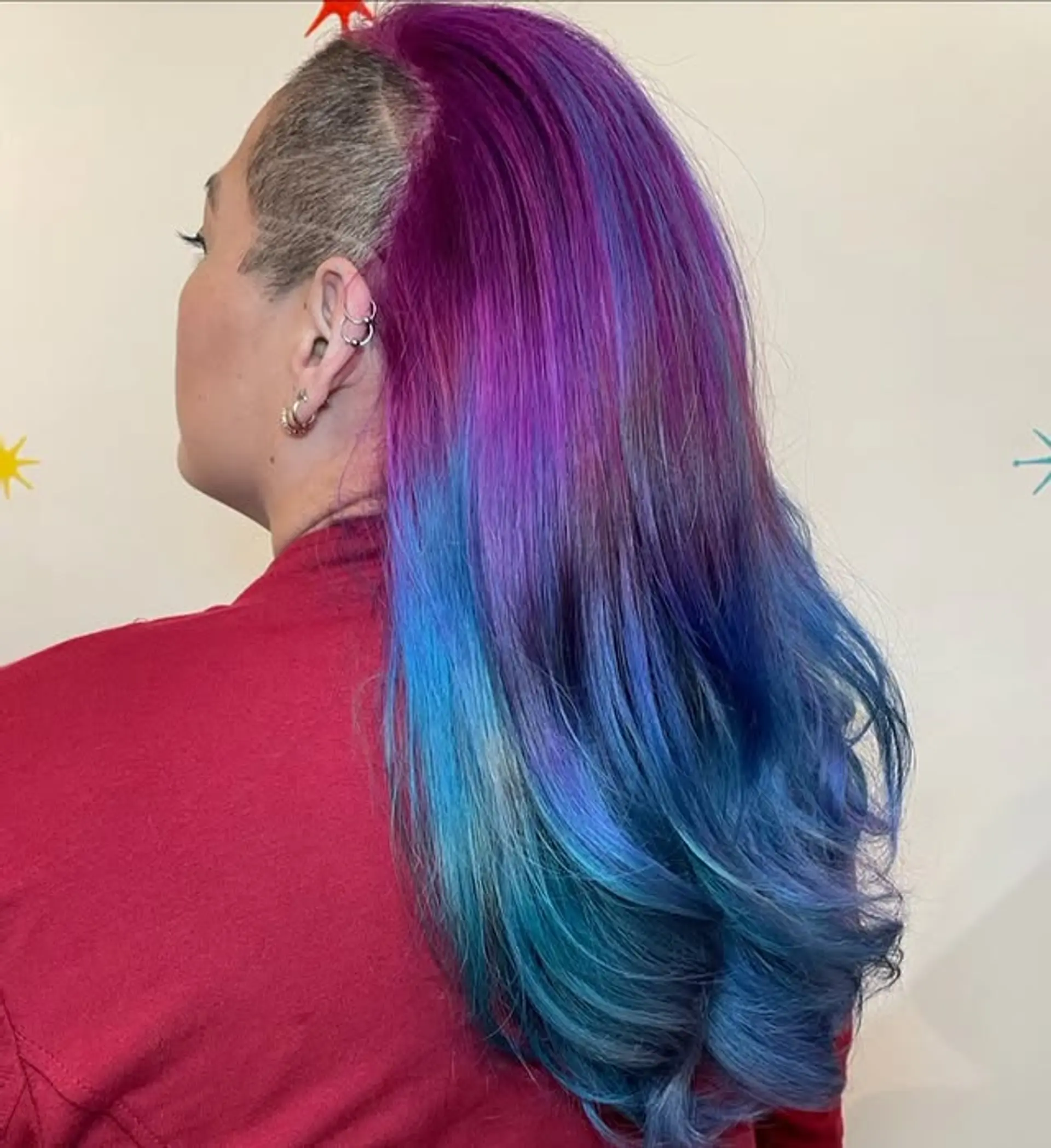 Color-blocked undercut with ombre effect. 1