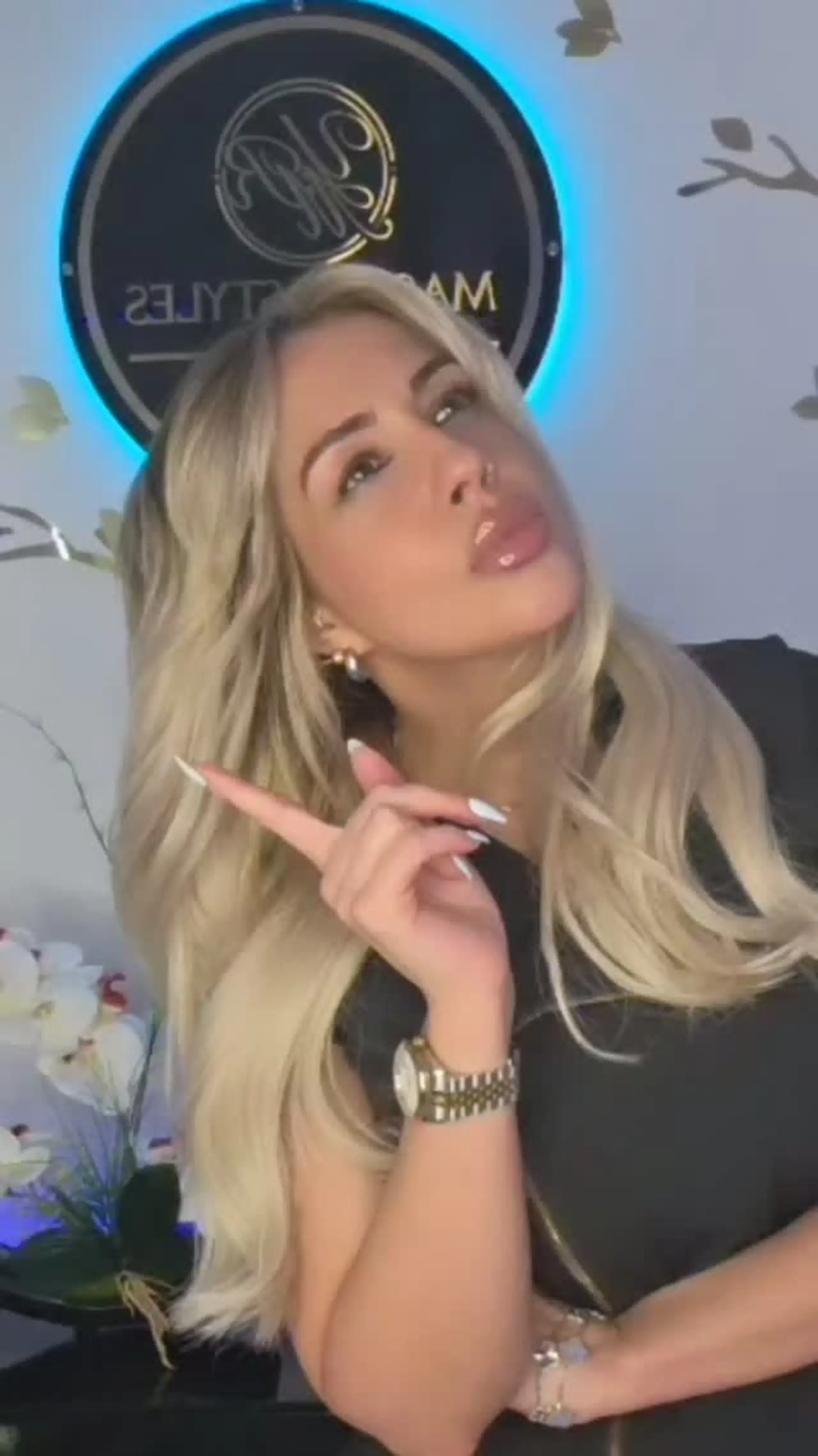 Long light blonde hair with soft waves, a middle part, and darker shadow roots. 1