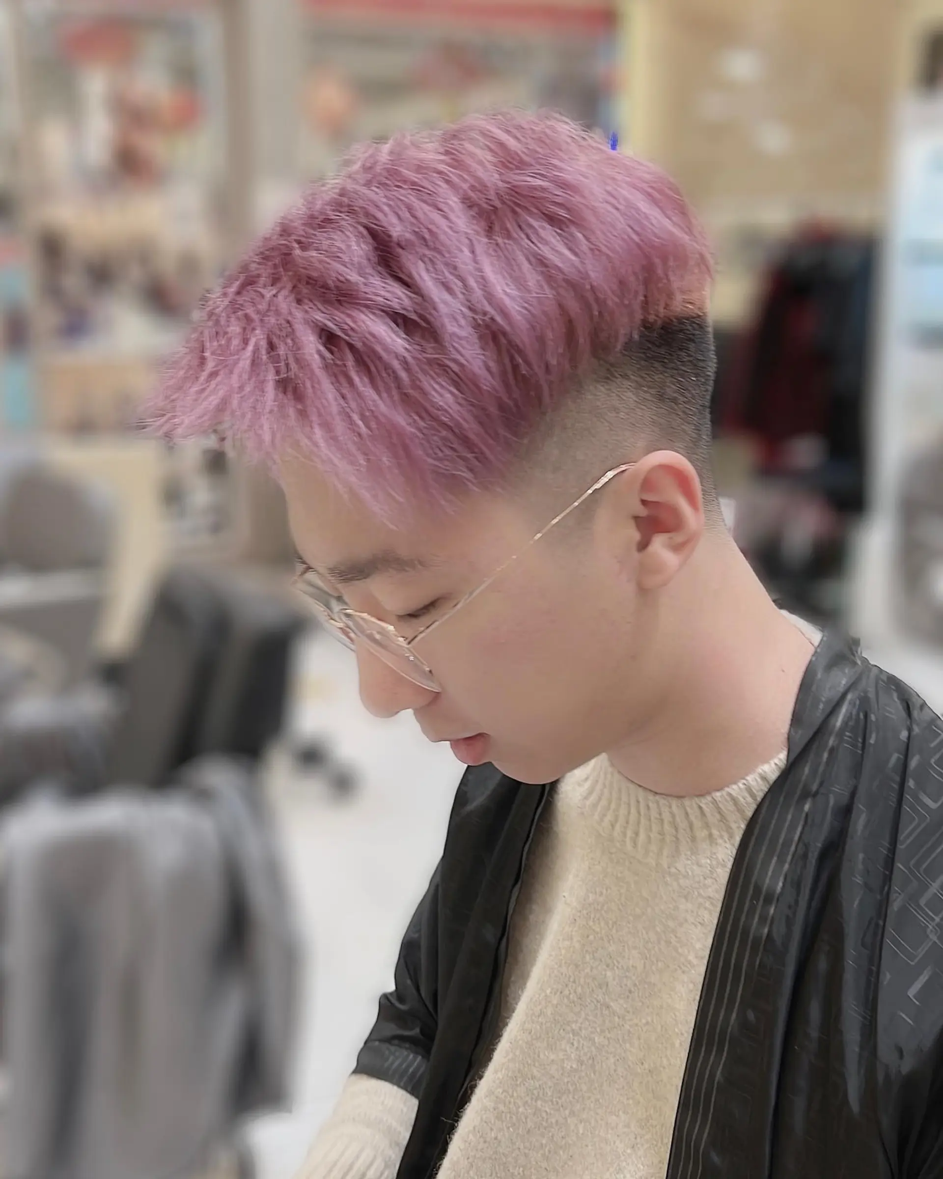 Short textured top with undercut. 1