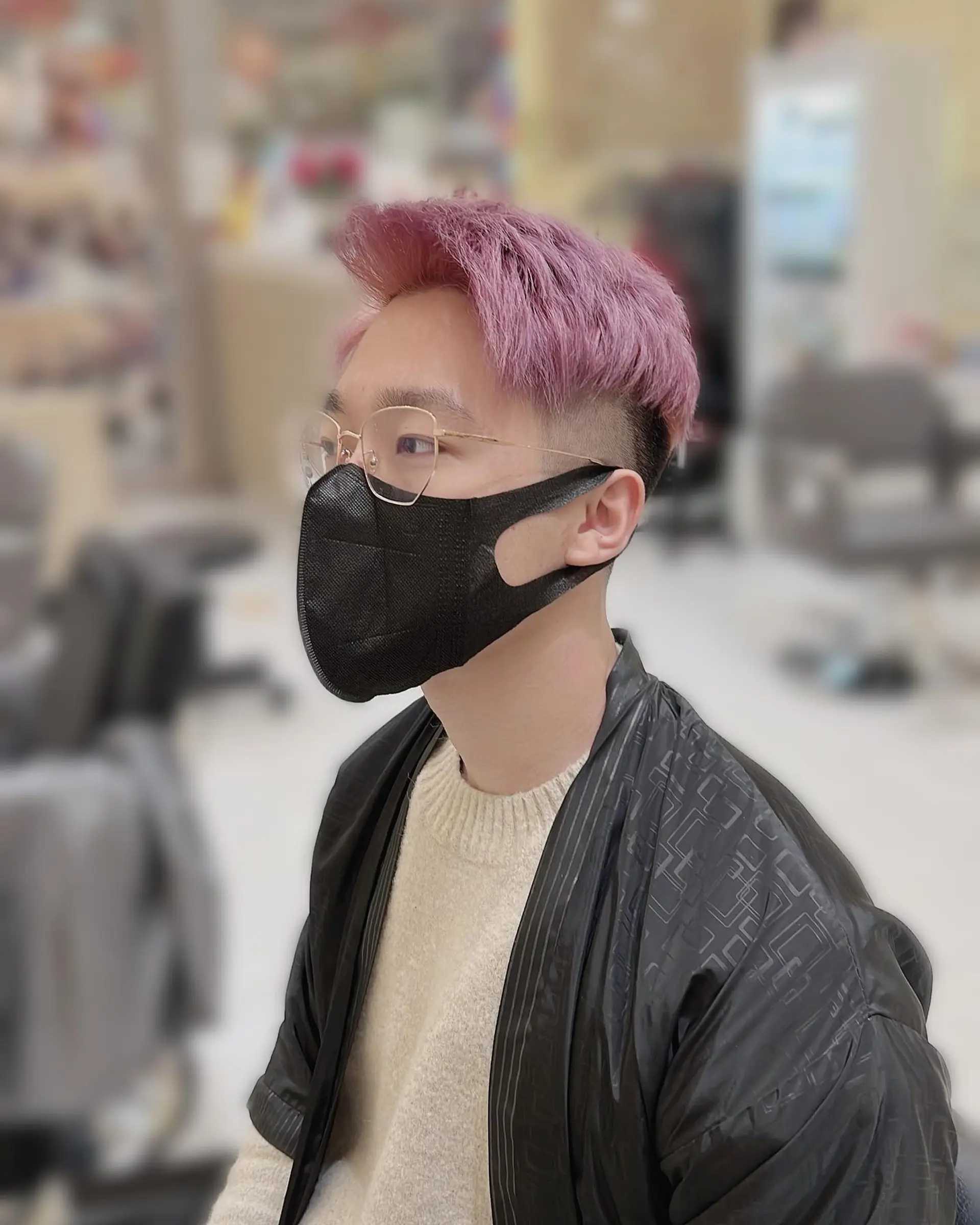 Short textured top with undercut. 2