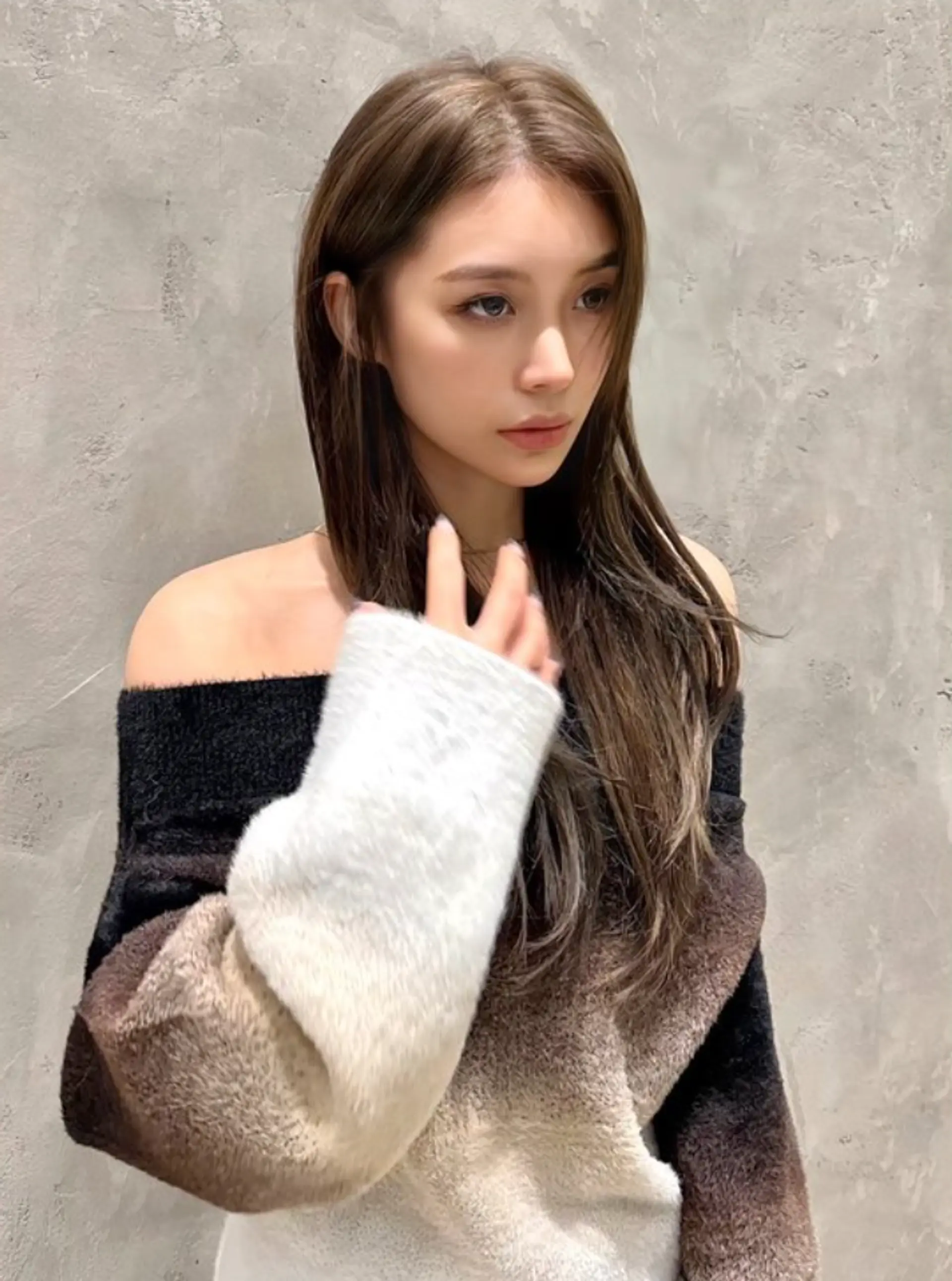 Sleek, straight, long chestnut hair with smooth layers and a middle part, showcasing silky and glossy tresses.

(NonstopStyle: by Hiro) 1