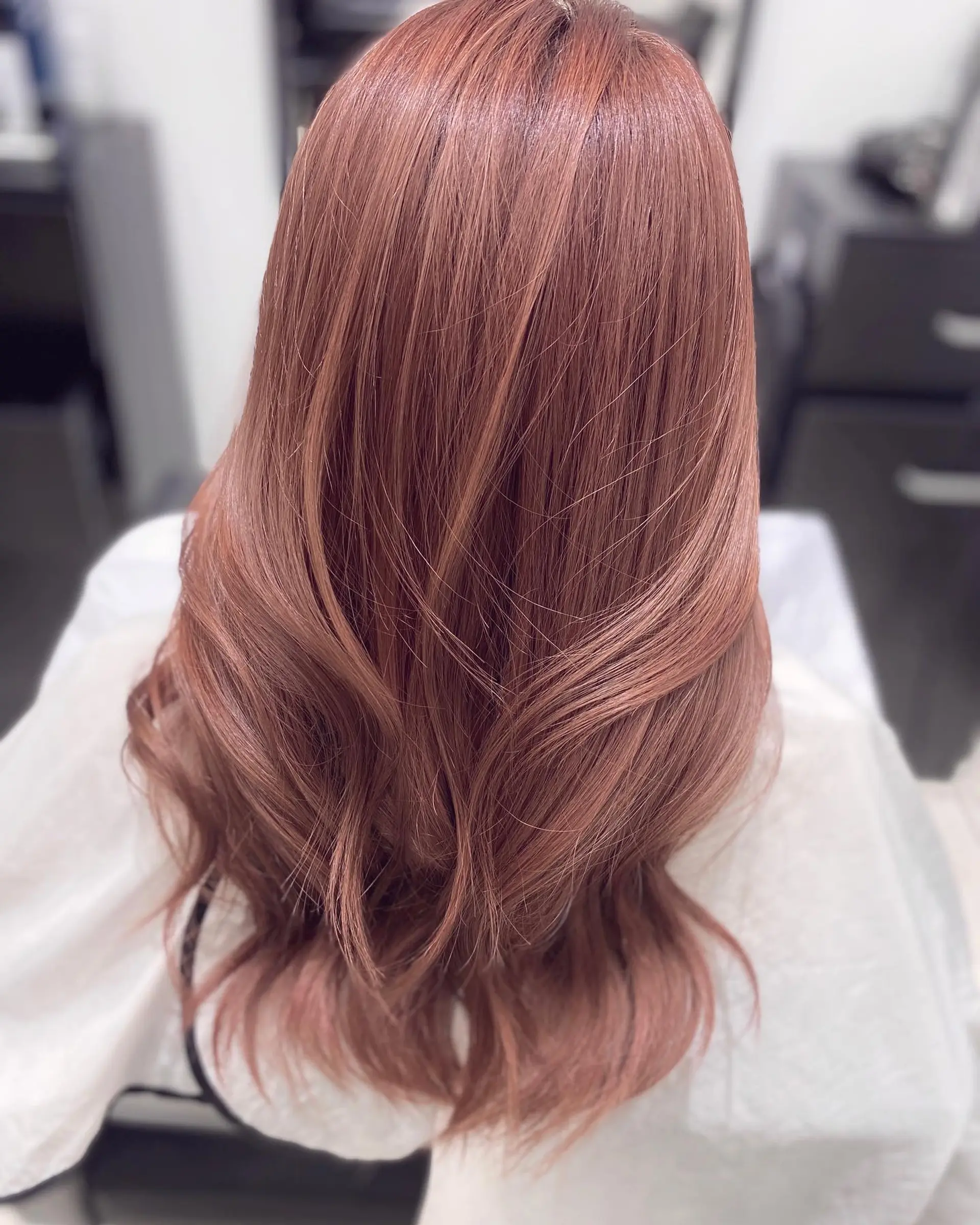 A rose gold balayage with loose waves for a trendy and romantic look. 1