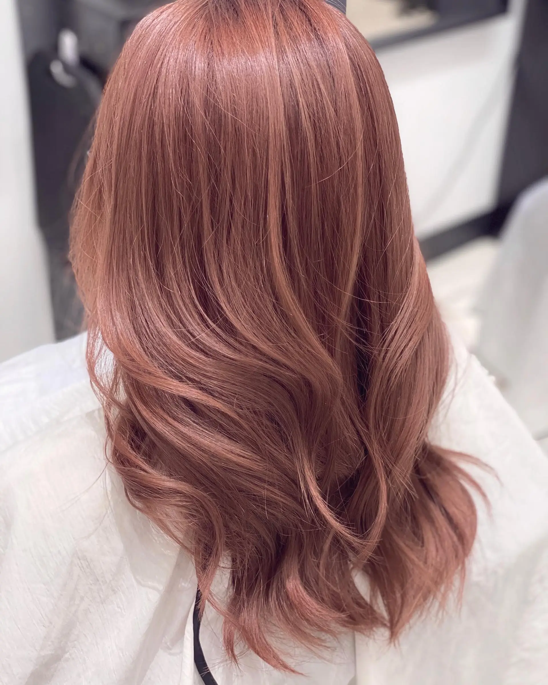 A rose gold balayage with loose waves for a trendy and romantic look. 3