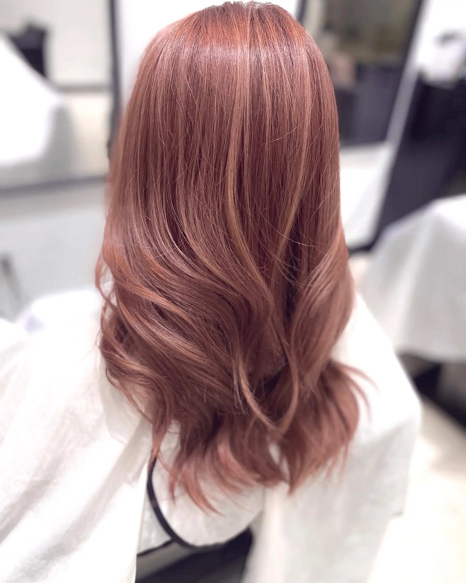 A rose gold balayage with loose waves for a trendy and romantic look. 5
