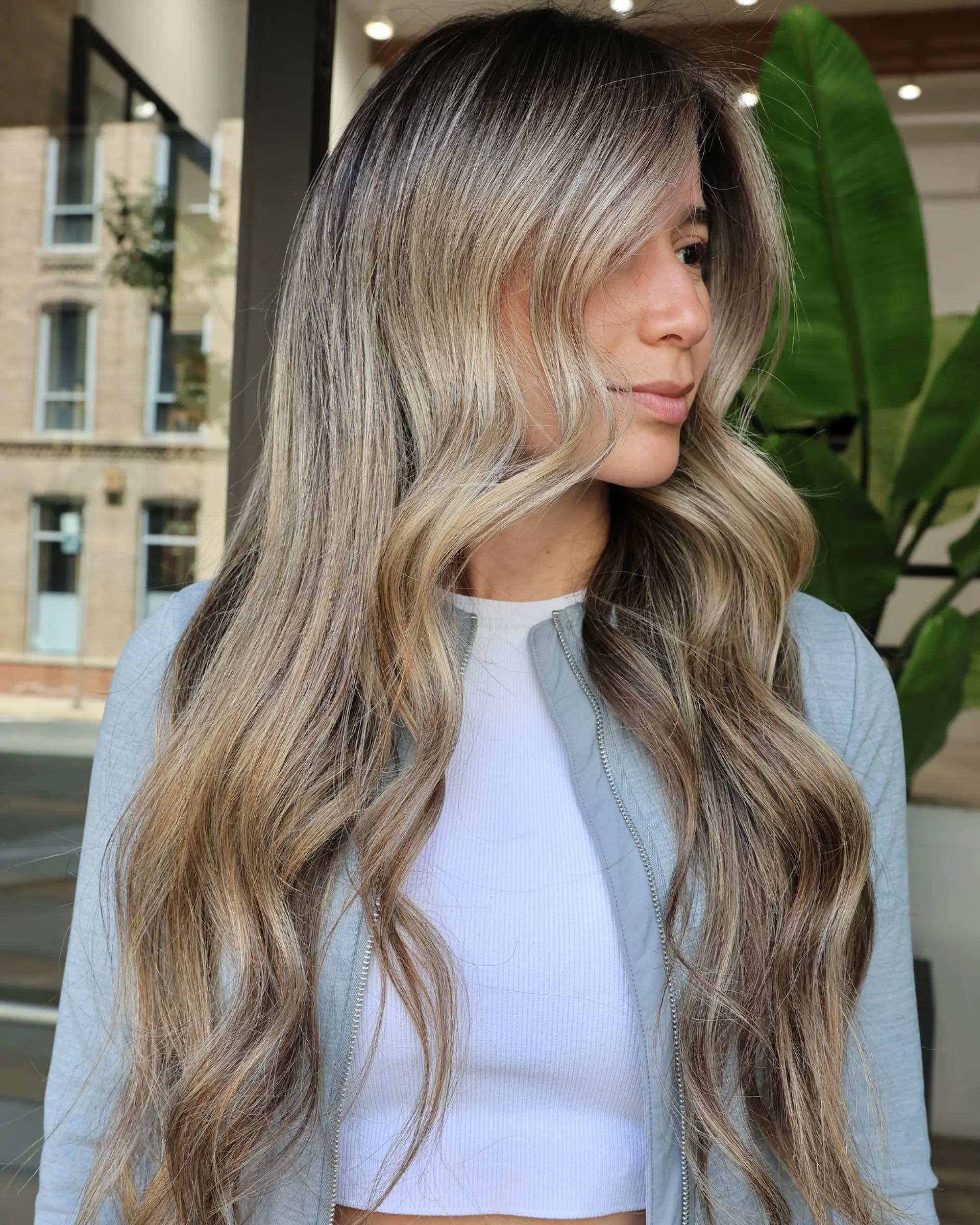 A stunning, very long bronde balayage with gorgeous beach waves. 1