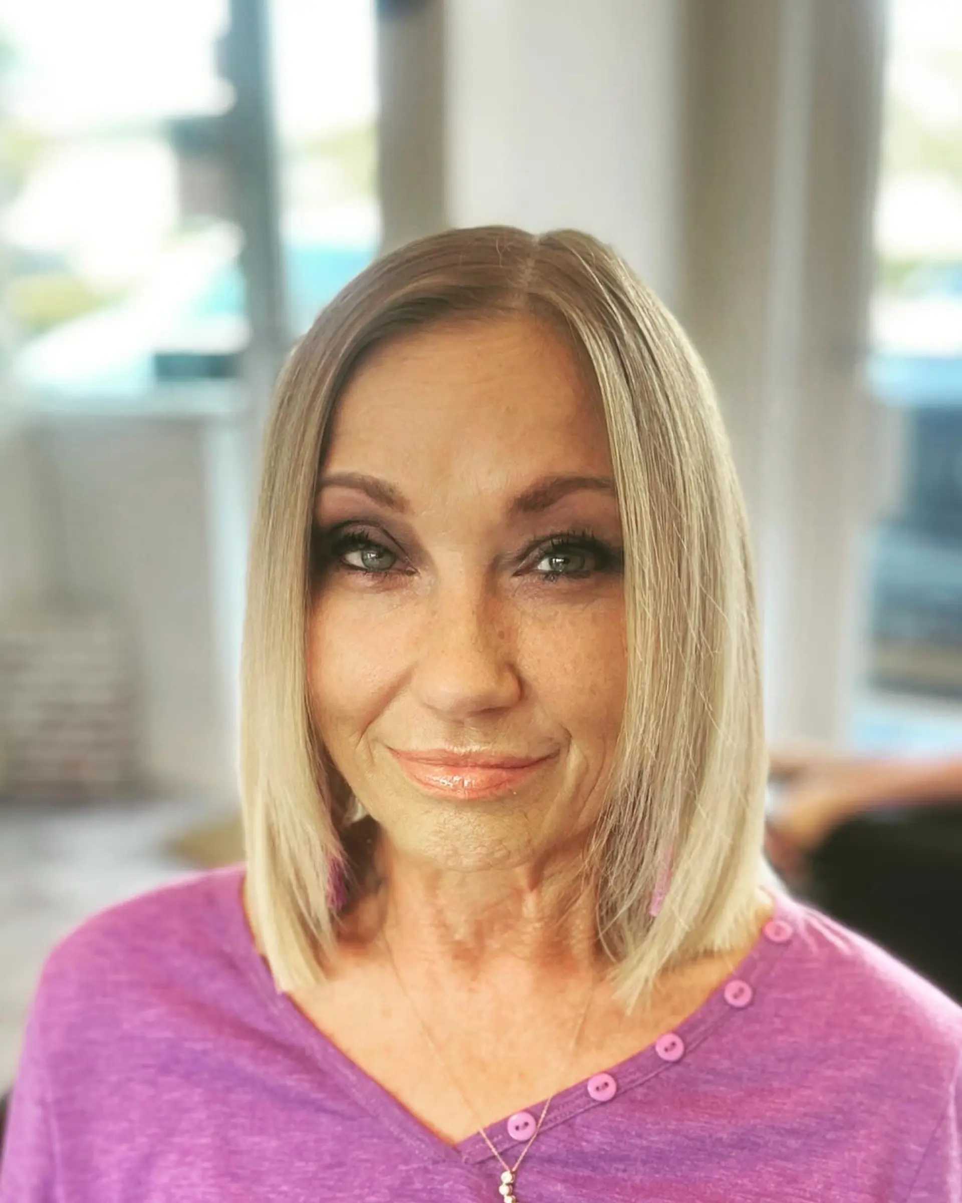 A sleek, straight, medium-length bob with face-framing highlights. 1