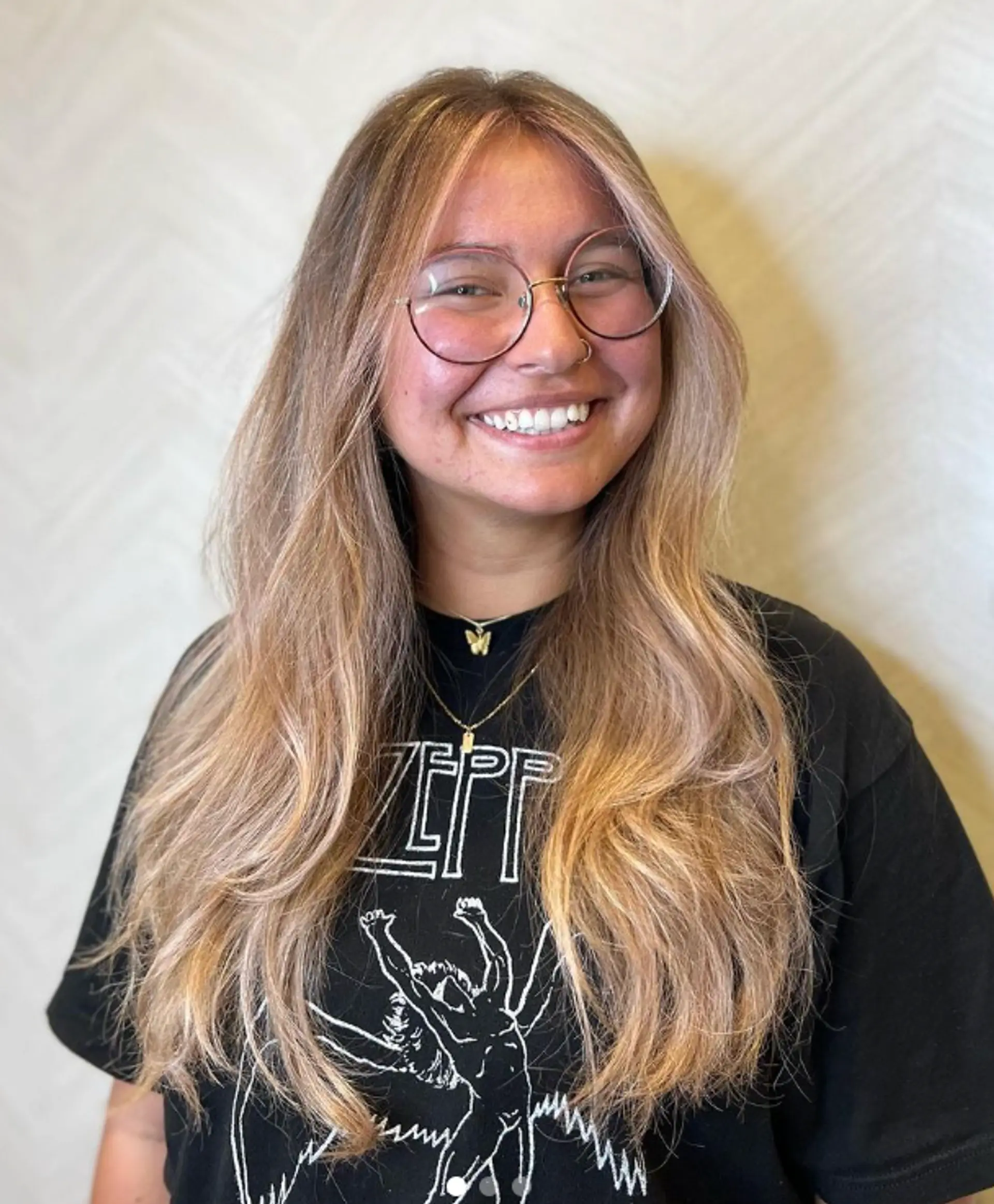 Long, wavy locks with light and dark blonde colors, natural roots, and face-framing highlights. 2