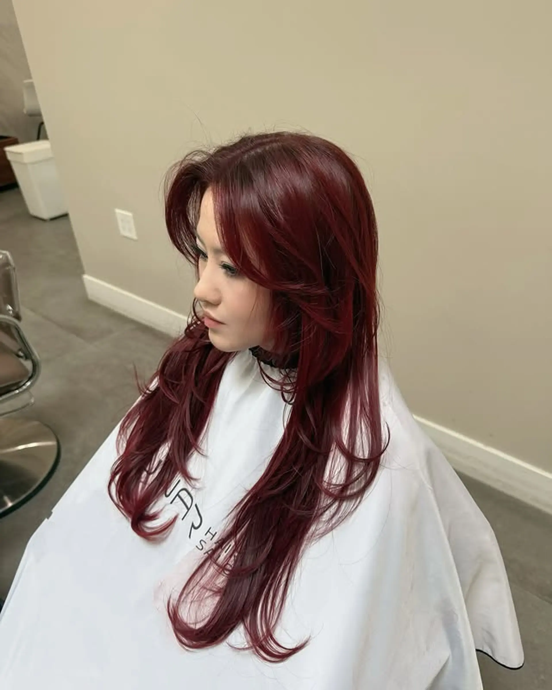 Long layered hairstyle with curtain bangs. 1