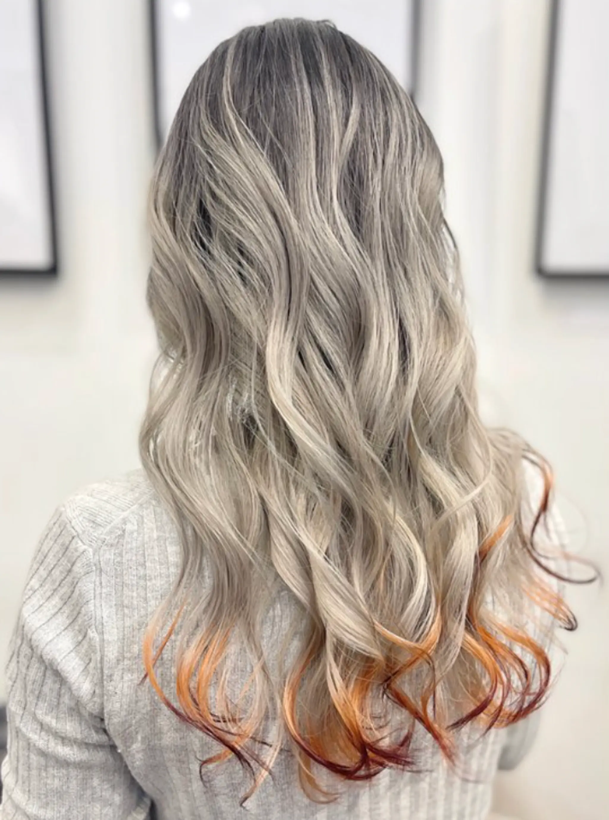Long, wavy hair with a silver to orange and red ombre effect. The waves are loose and flowing, offering a trendy and dynamic appearance.
(NonstopStyle: by Dyno)