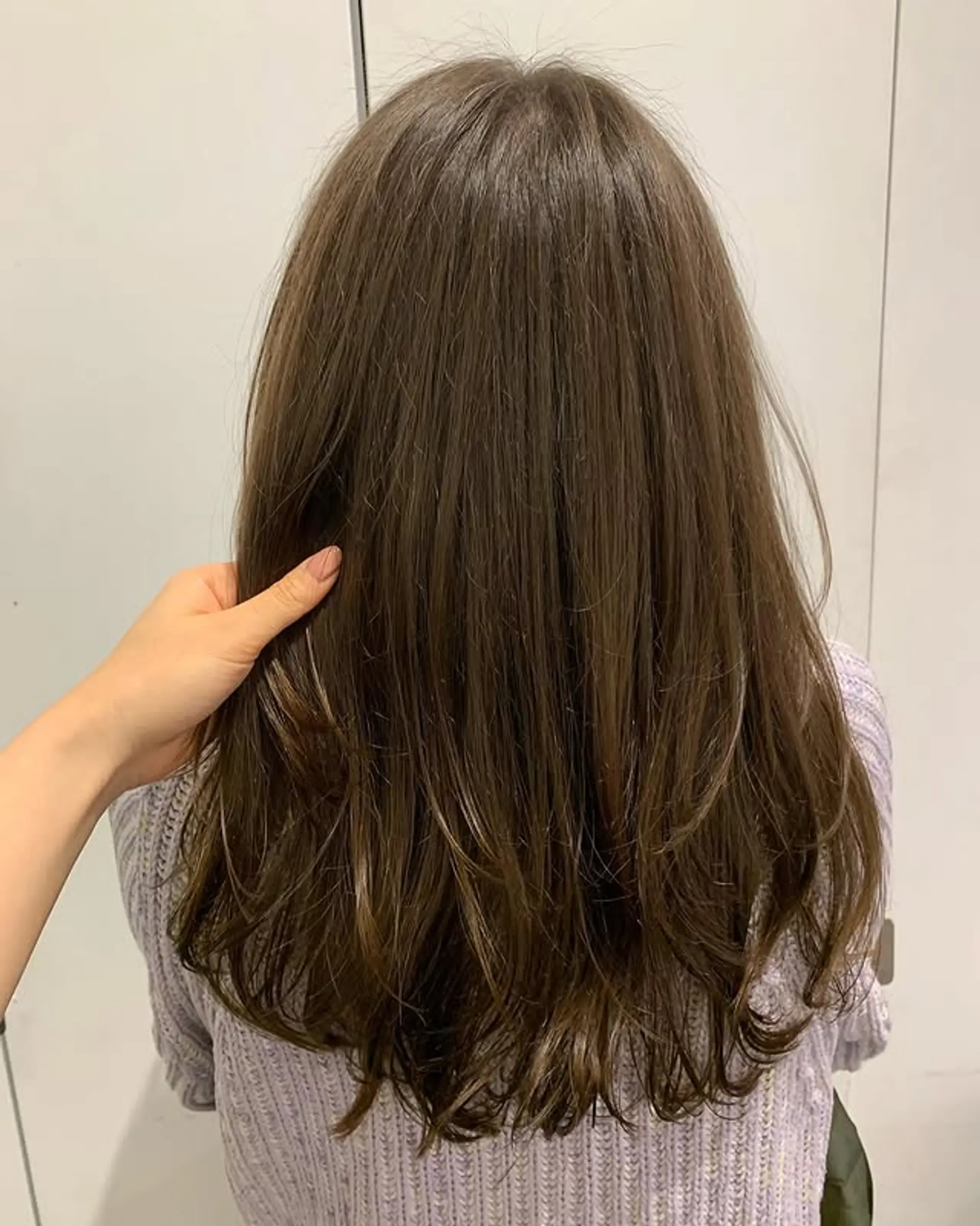 Long, layered wavy hair with bronzed highlights. 1