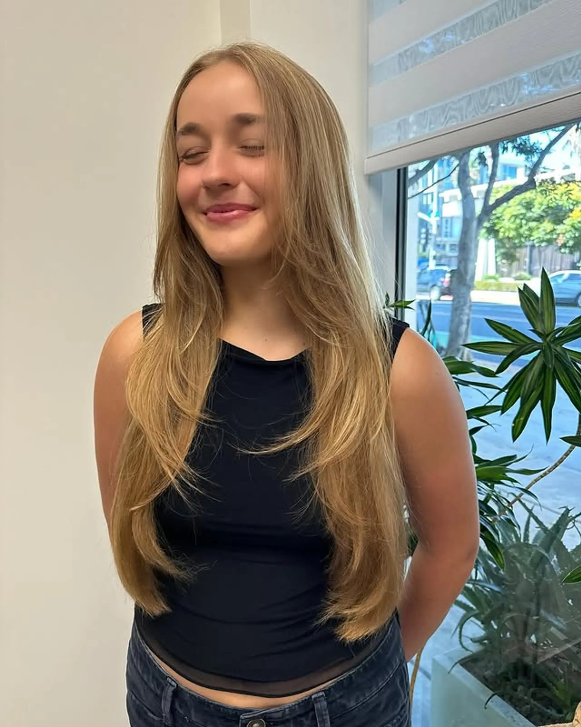 Long layered hairstyle with subtle face-framing. 1