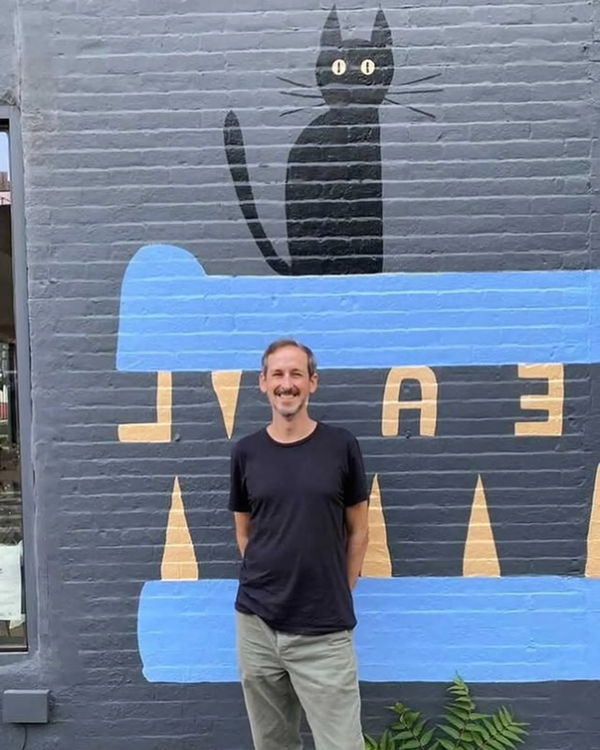 A short, neat, and classic men's haircut. 1