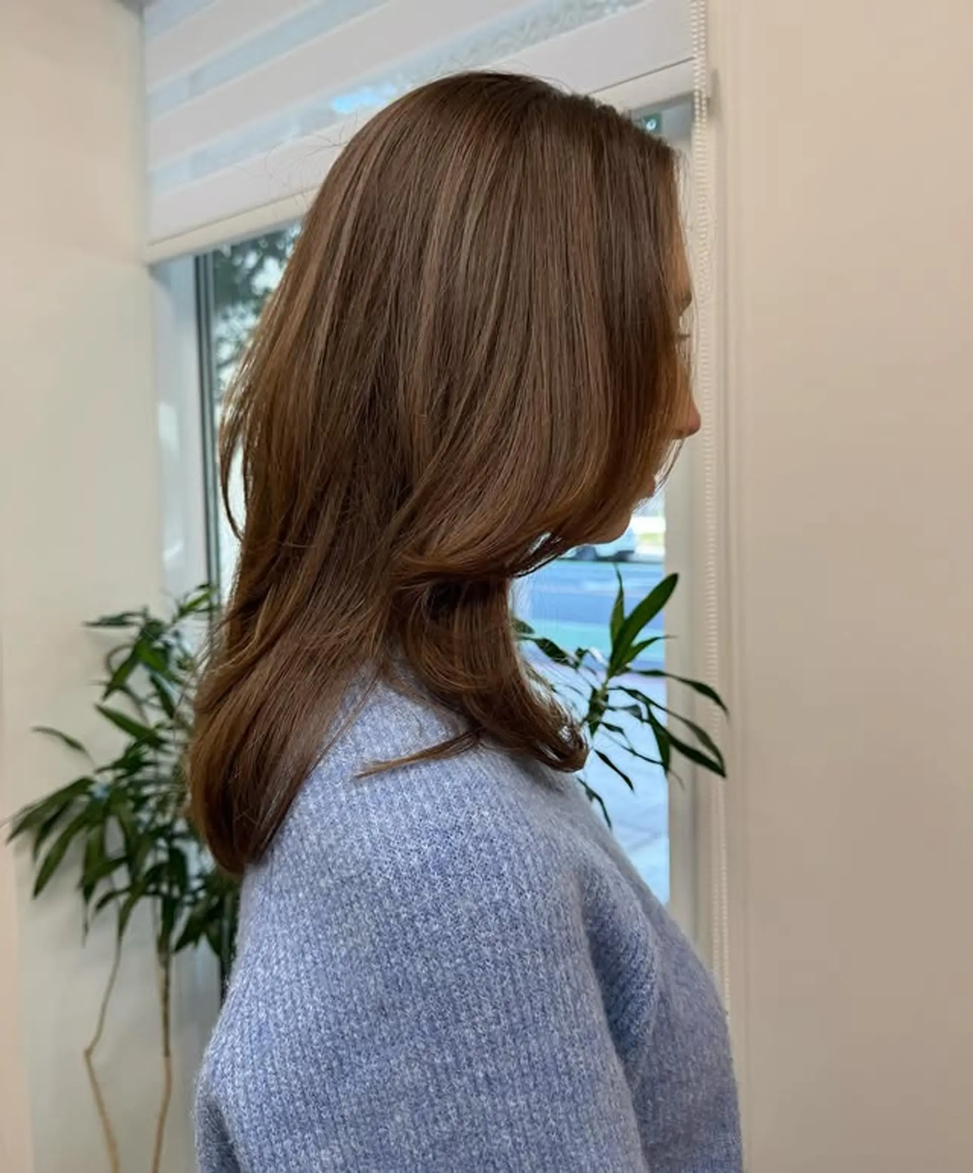 Long layered hairstyle with a bronde balayage. 1