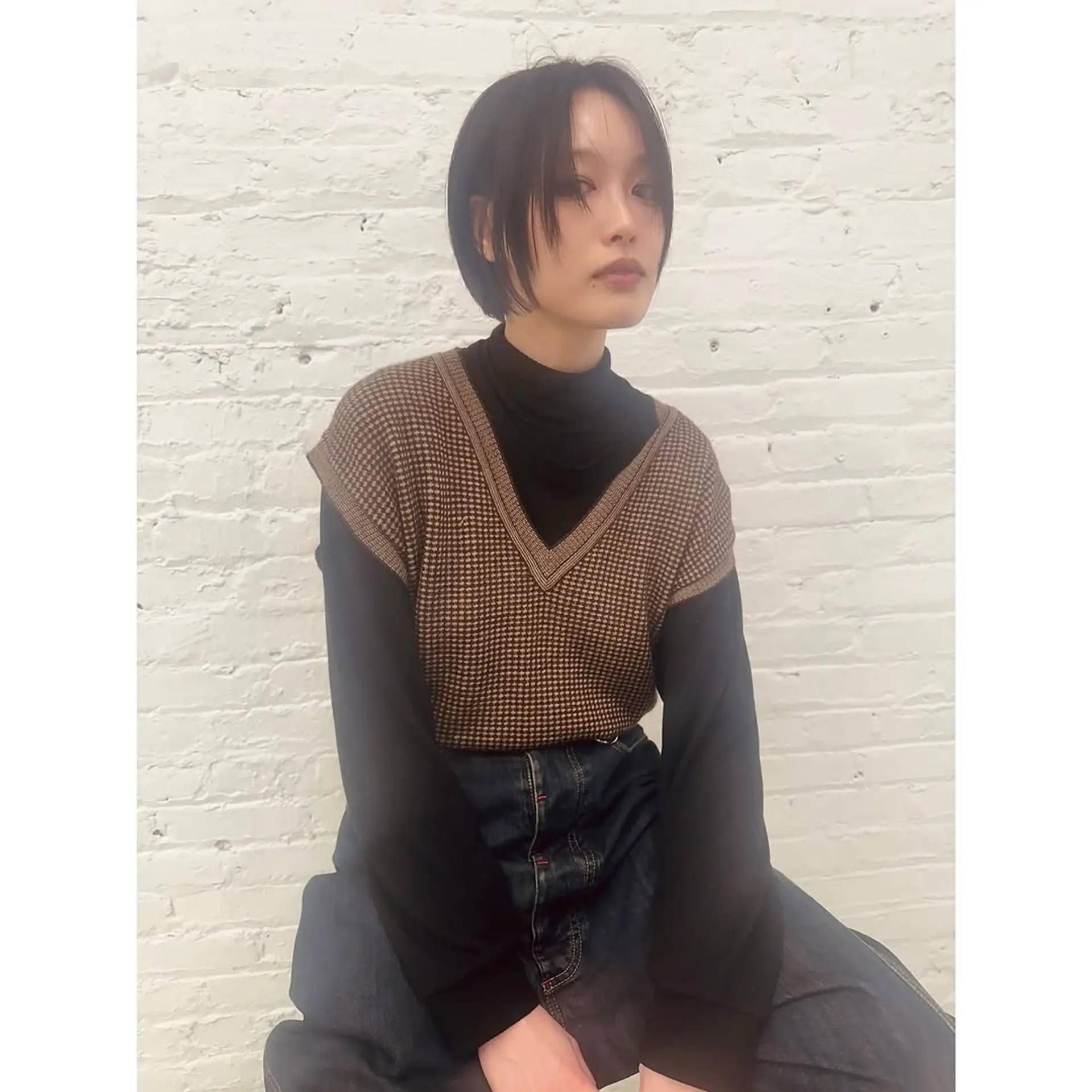 A chic and edgy blunt bob with bangs. 2