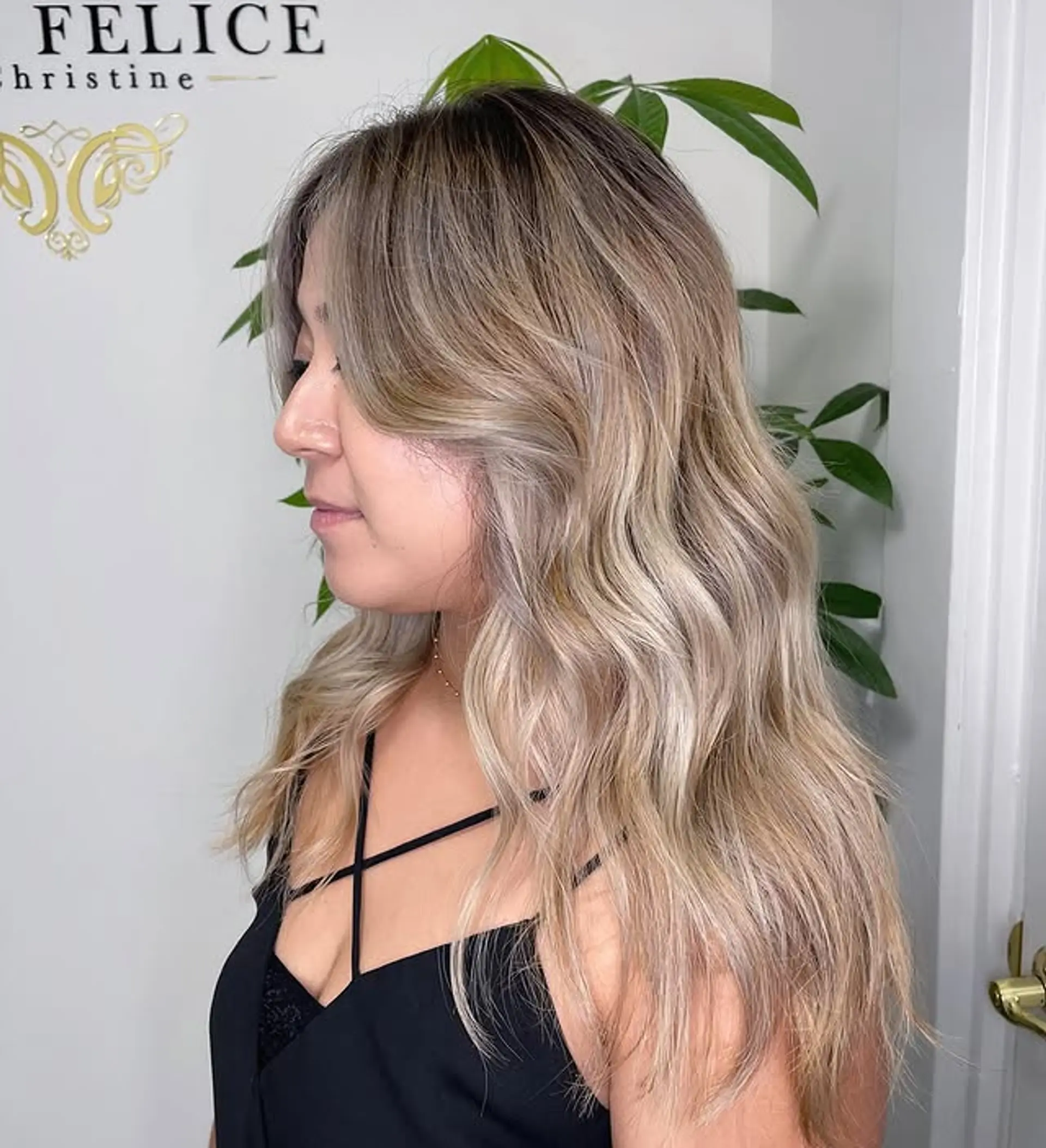 Long, wavy champagne blonde hair with face-framing layers and a balayage effect. 1