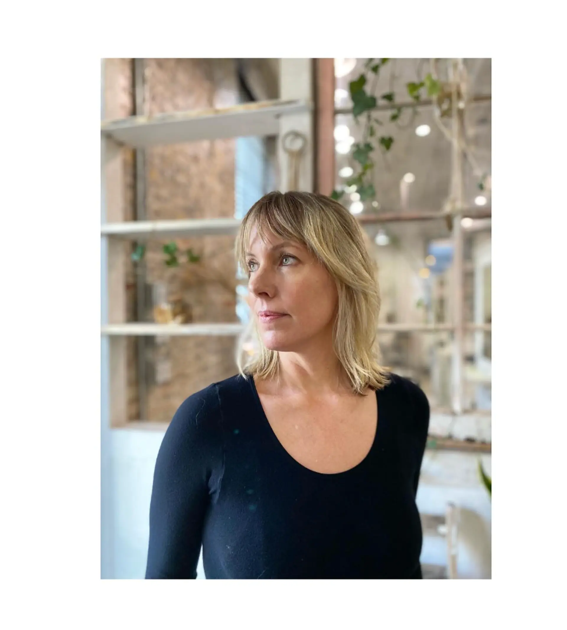 A feathered and layered shag haircut with face-framing curtain bangs. 1