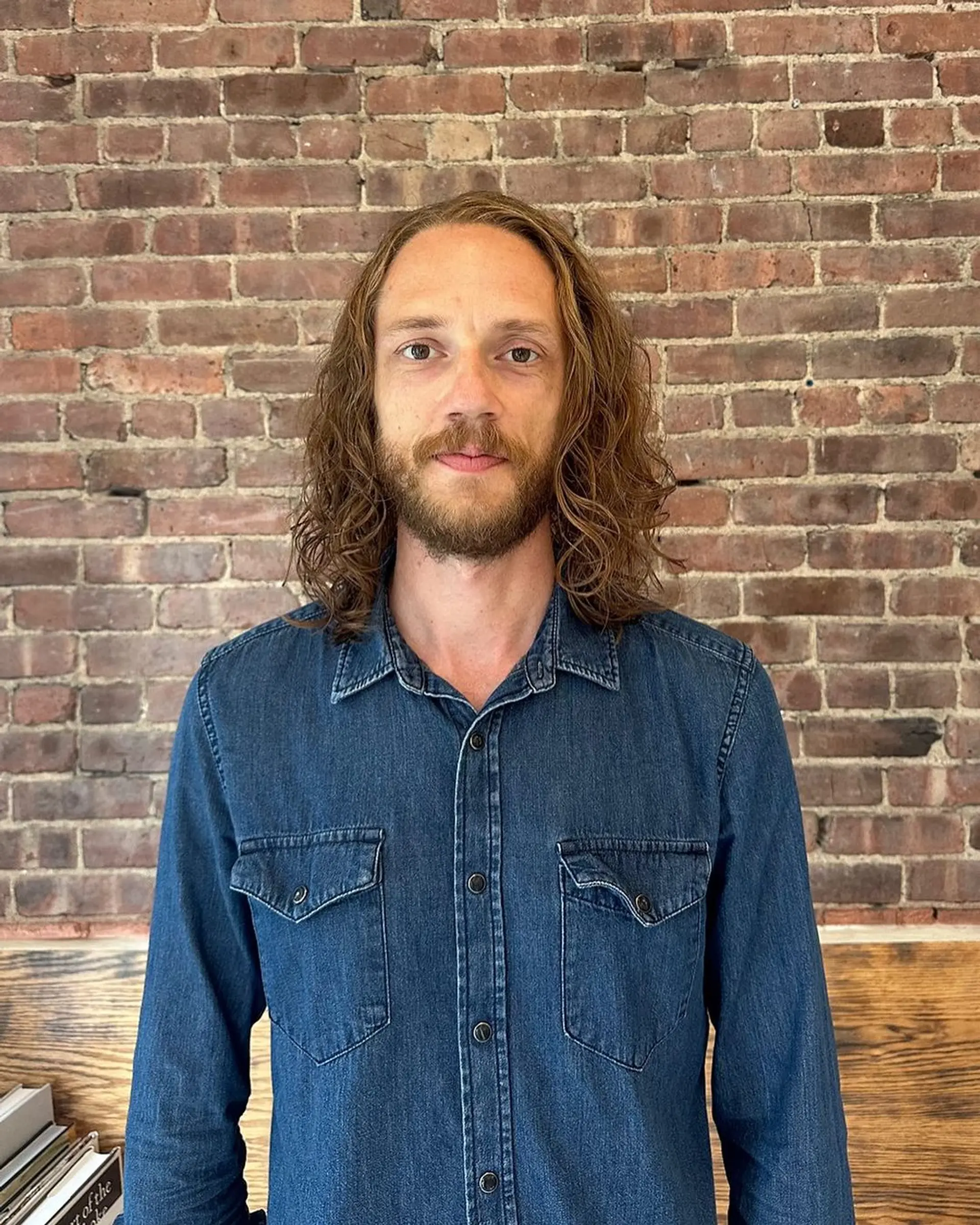 Brown, wavy long hair styled in a relaxed and casual manner, cascading naturally to the shoulders. 1