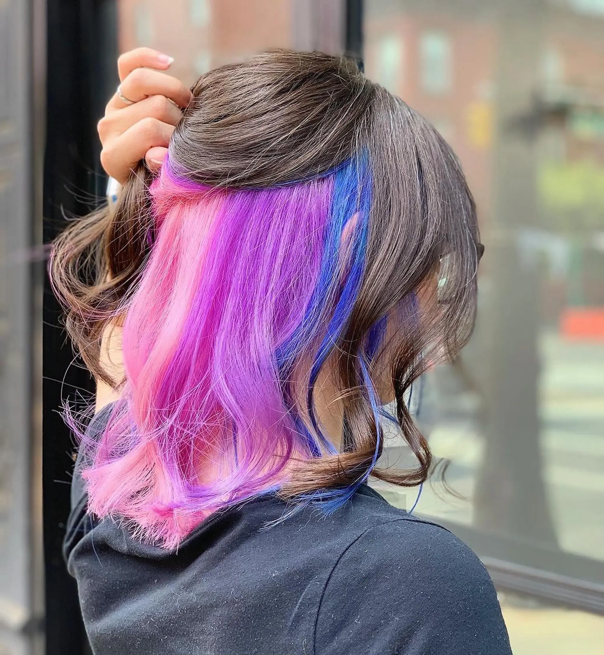 Medium-length, wavy hair with a base color of medium brown, enhanced by peekaboo highlights of pink, purple, and blue. This layered cut adds movement and texture.
Stylist - @xcellent_jason