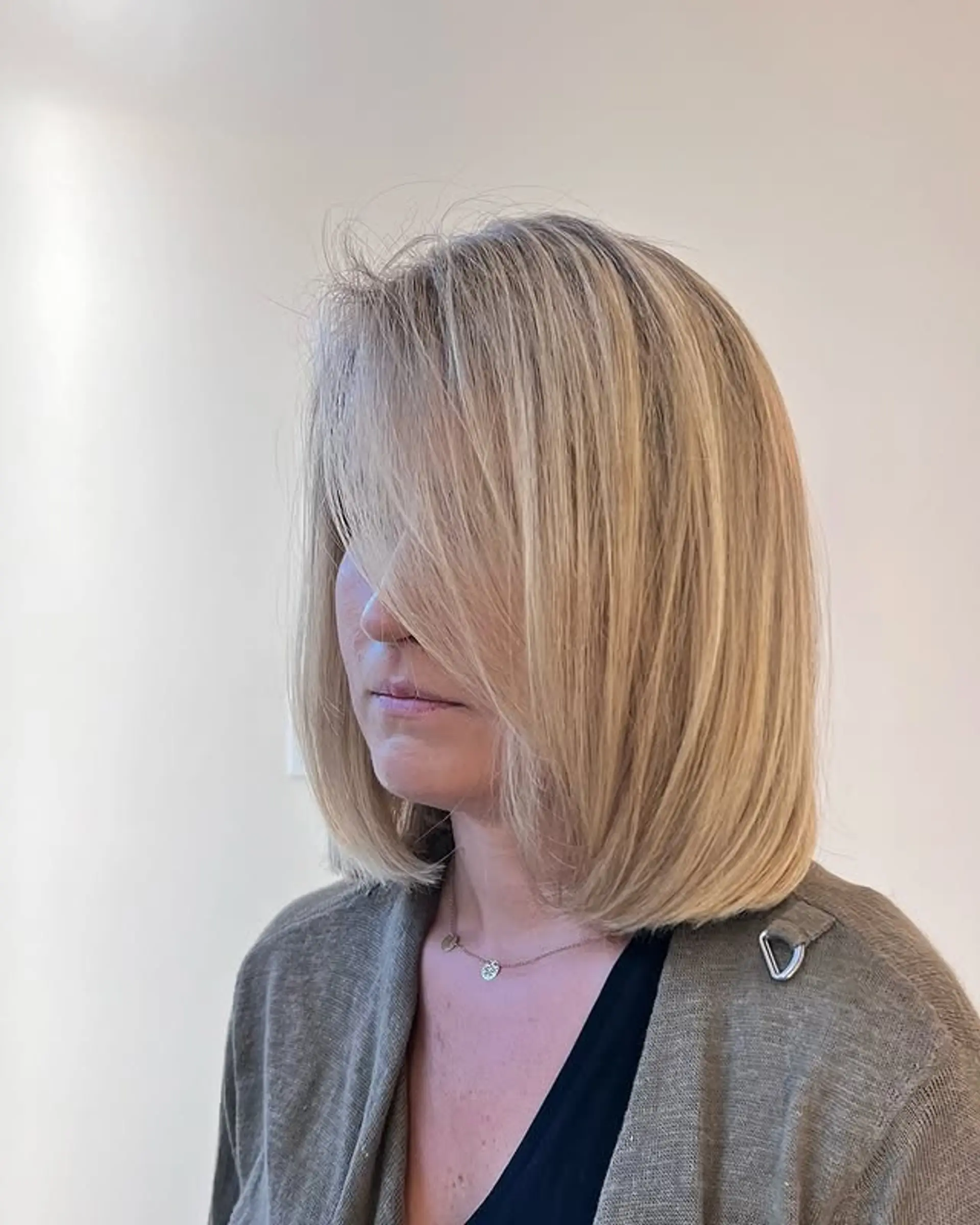 A sleek, straight lob with face-framing layers. 1