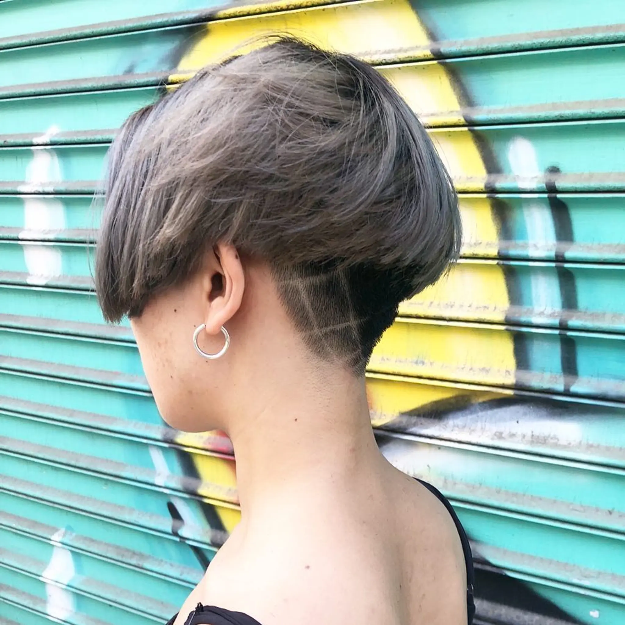 Short bob with a smooth sweep, gray and dark brown tones, featuring an undercut with a geometric pattern at the nape. by @takeohair