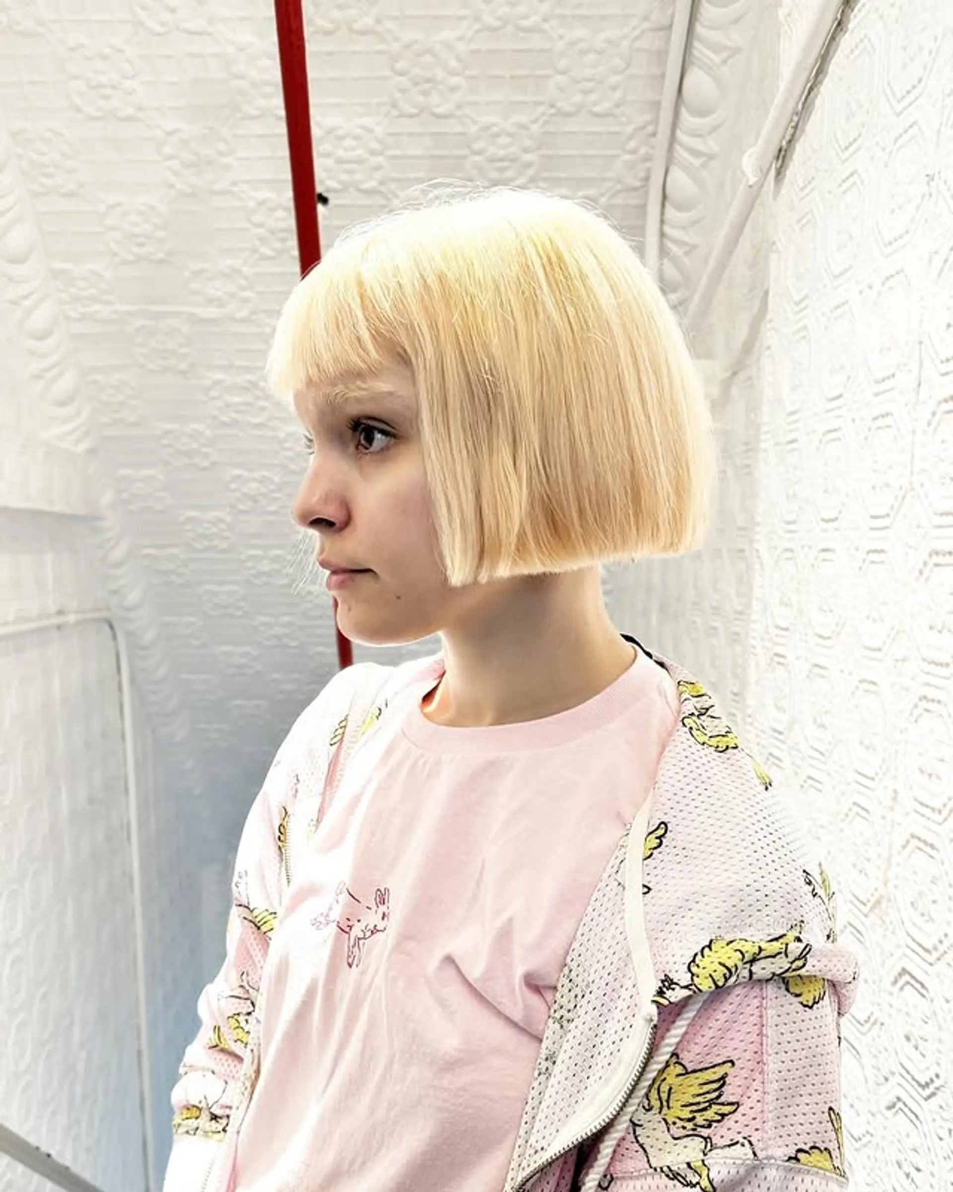 A blunt bob with straight, blunt bangs. 1