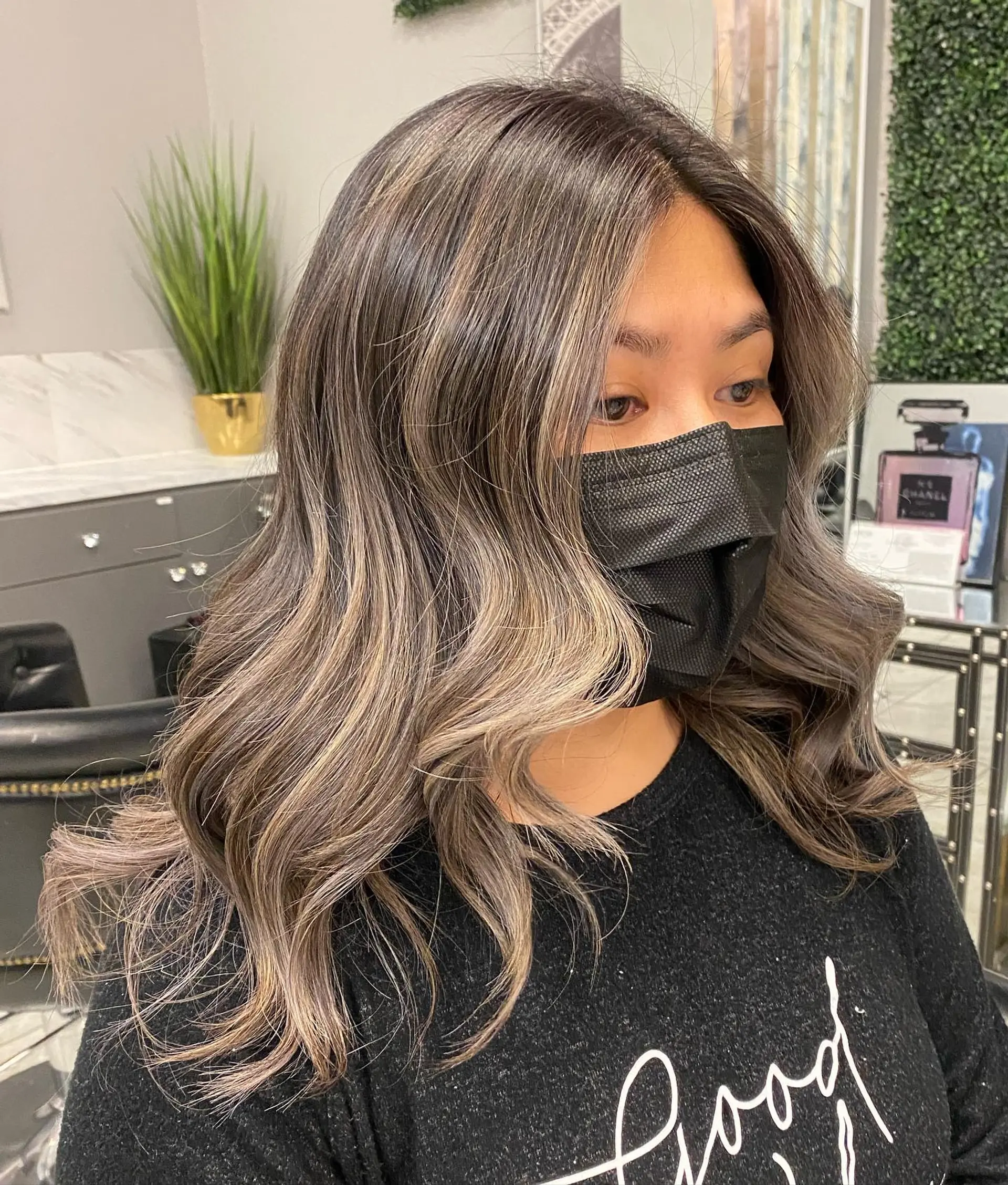 Bronde balayage with soft, loose waves. 1