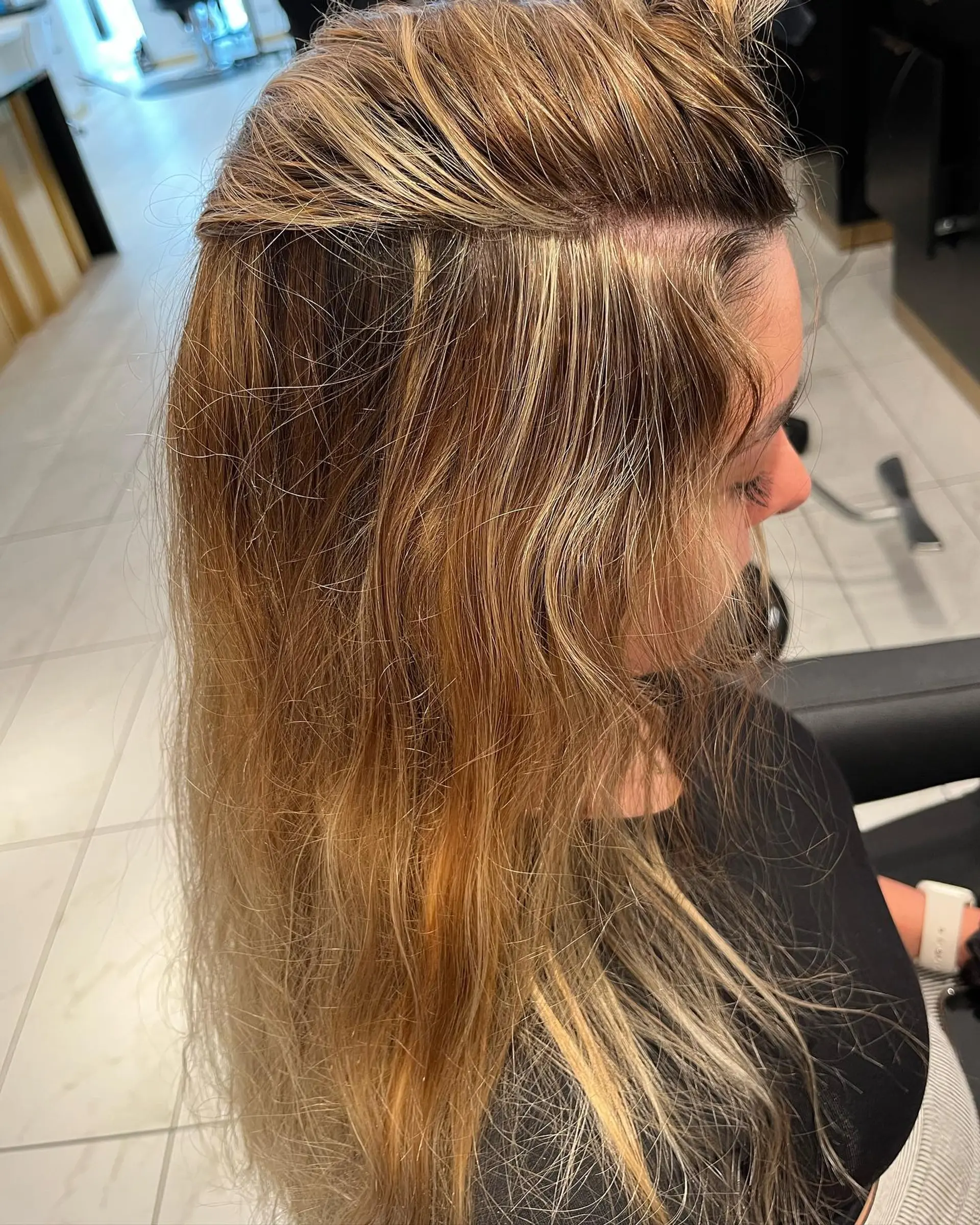 A breezy medium-length wavy hairstyle with relaxed beach waves. 4