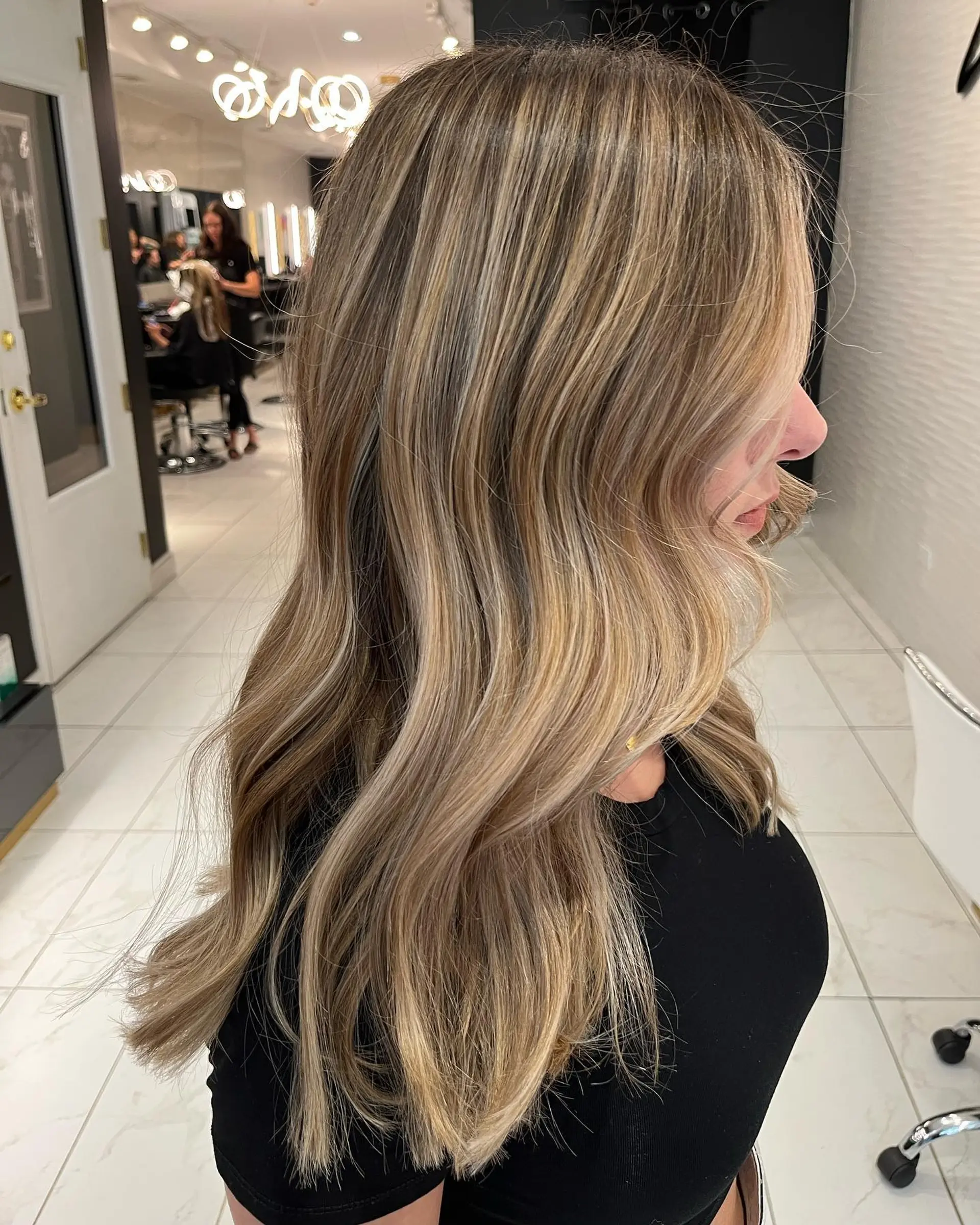 A breezy medium-length wavy hairstyle with relaxed beach waves. 5