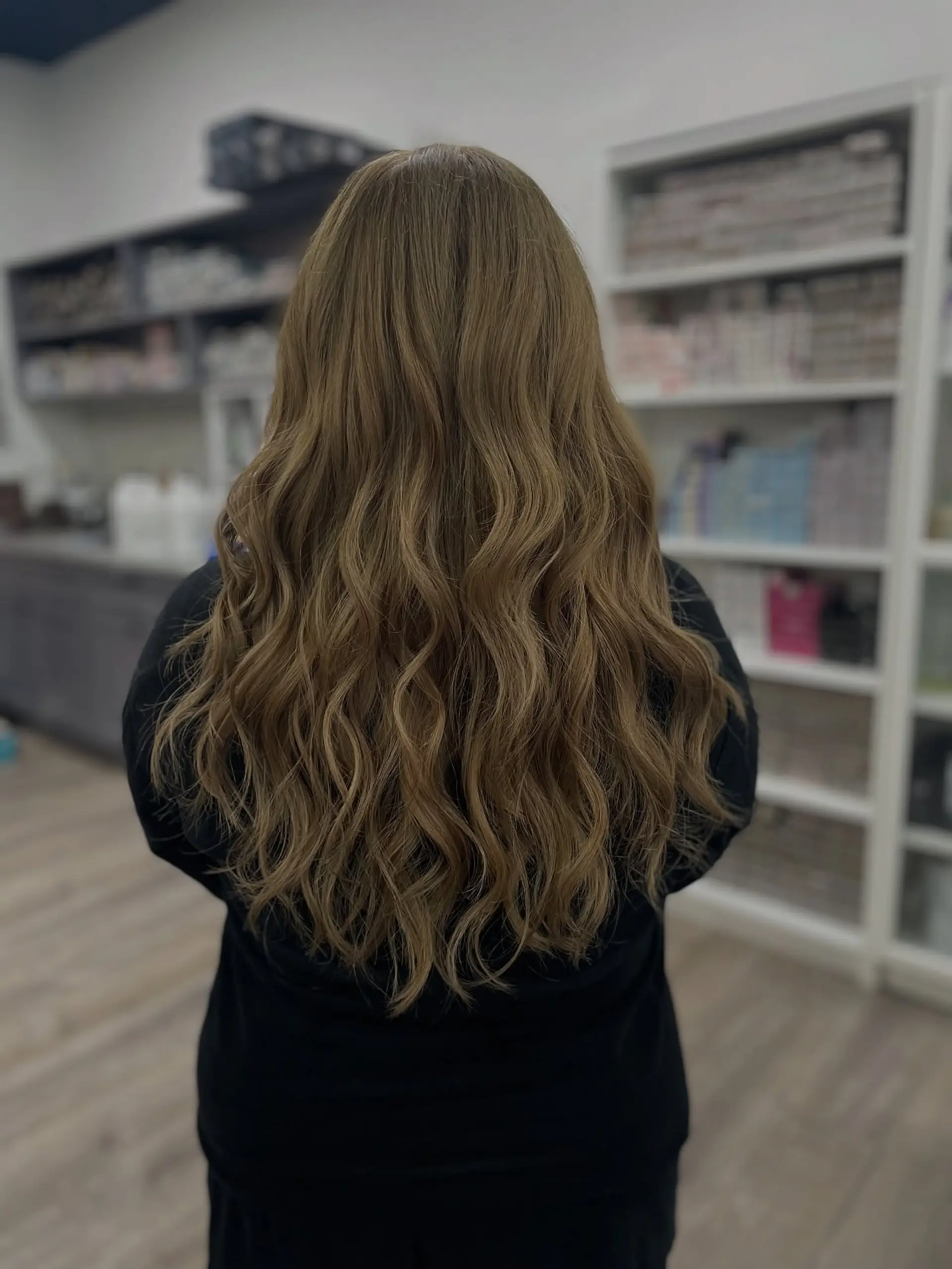 Long, wavy hair with a beautiful bronde balayage. 1