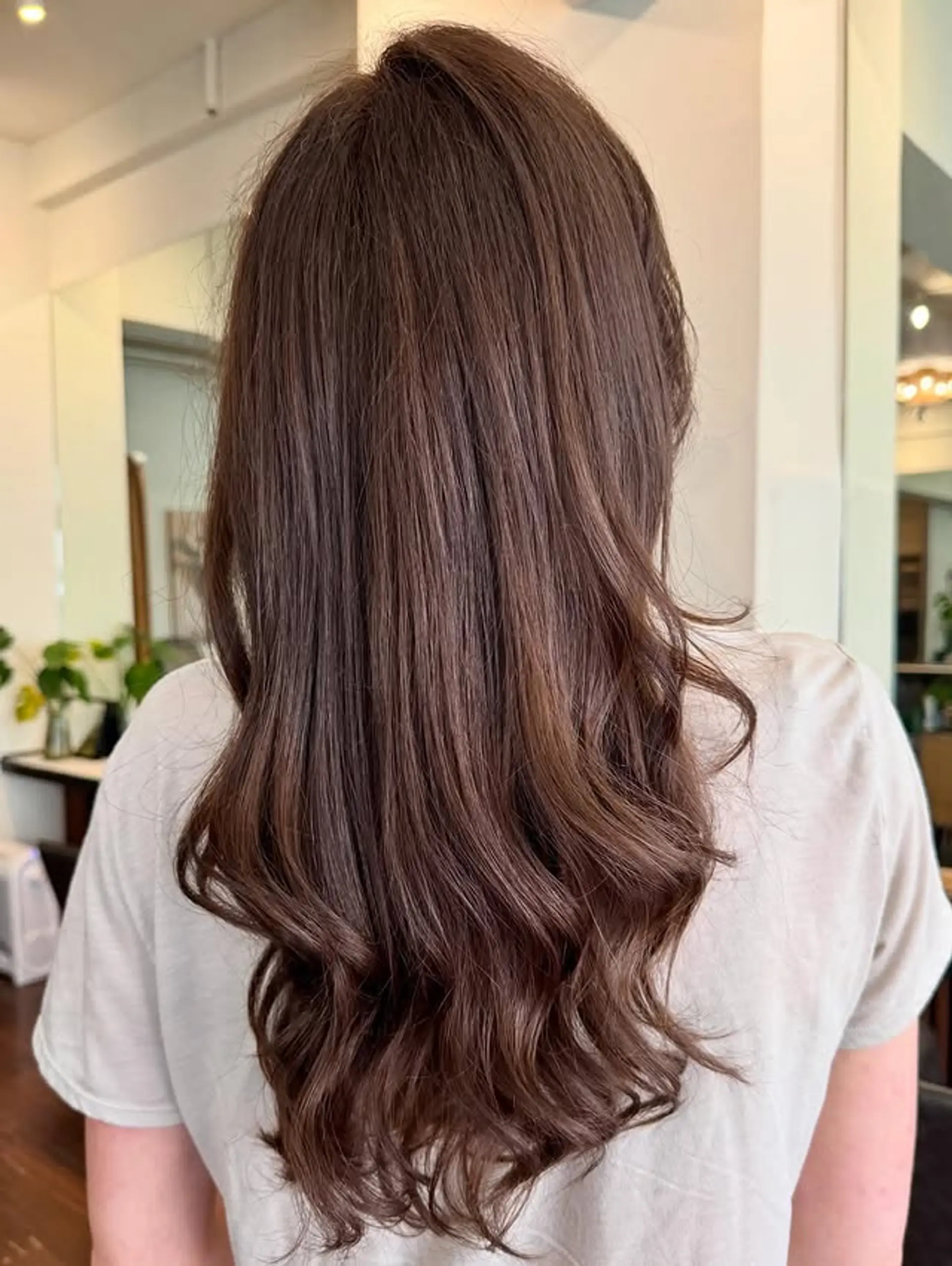 Long layered waves with a glossy finish. 1