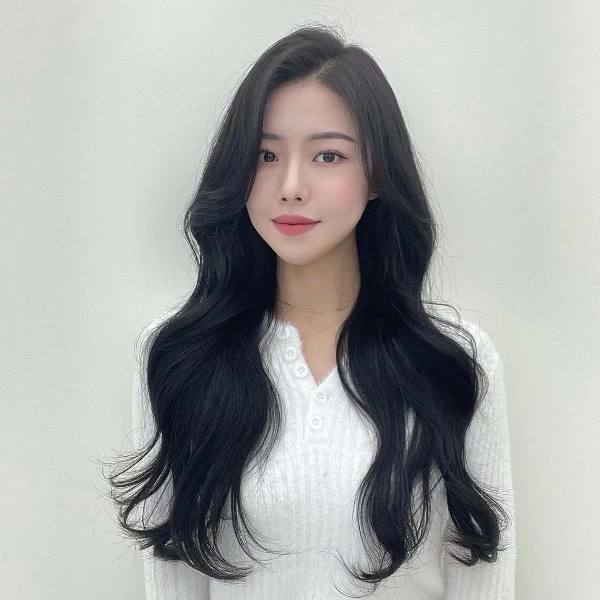 Long, glam waves with face-framing layers. 1