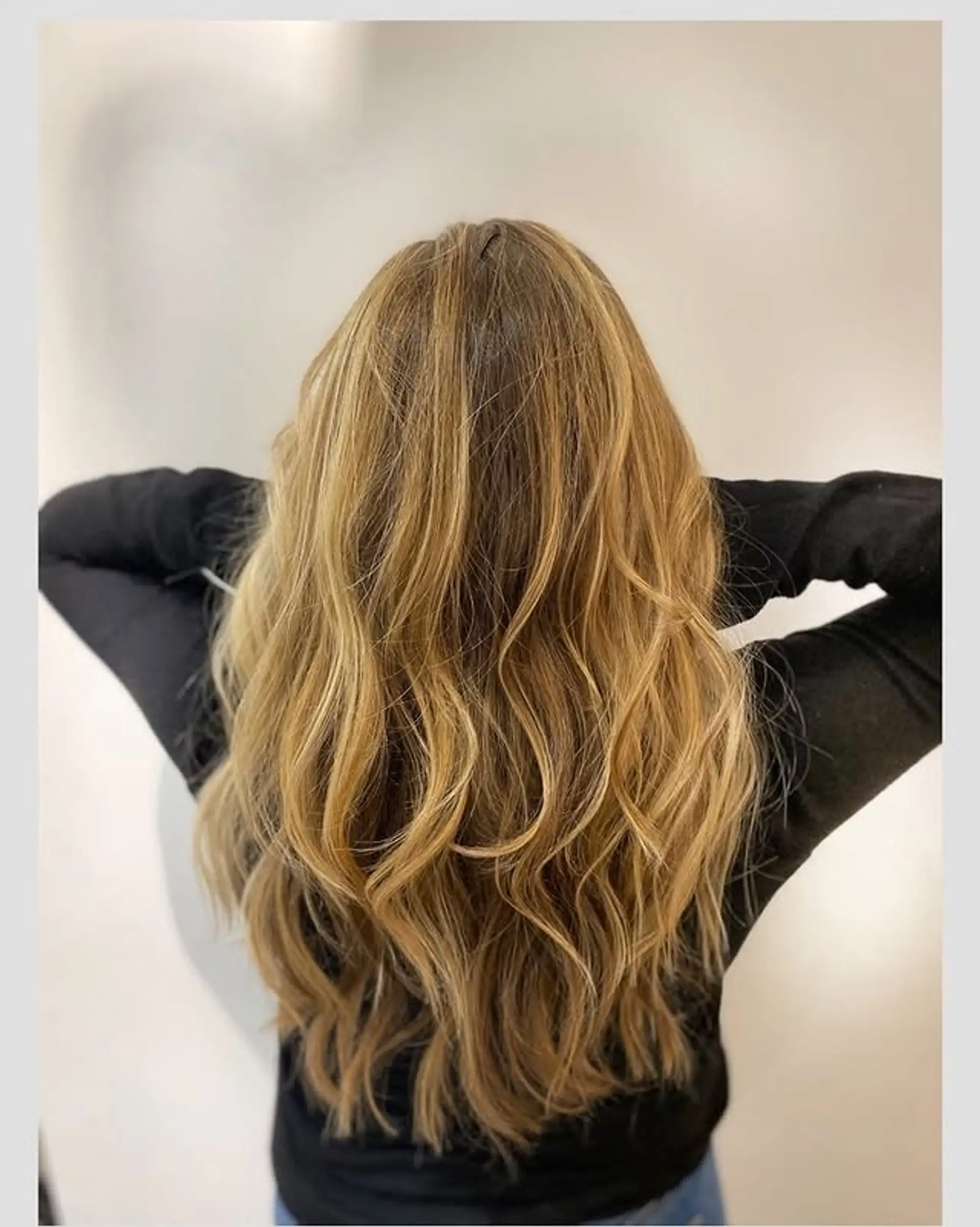 Long, flowy wavy hairstyle with layers and highlights. 1