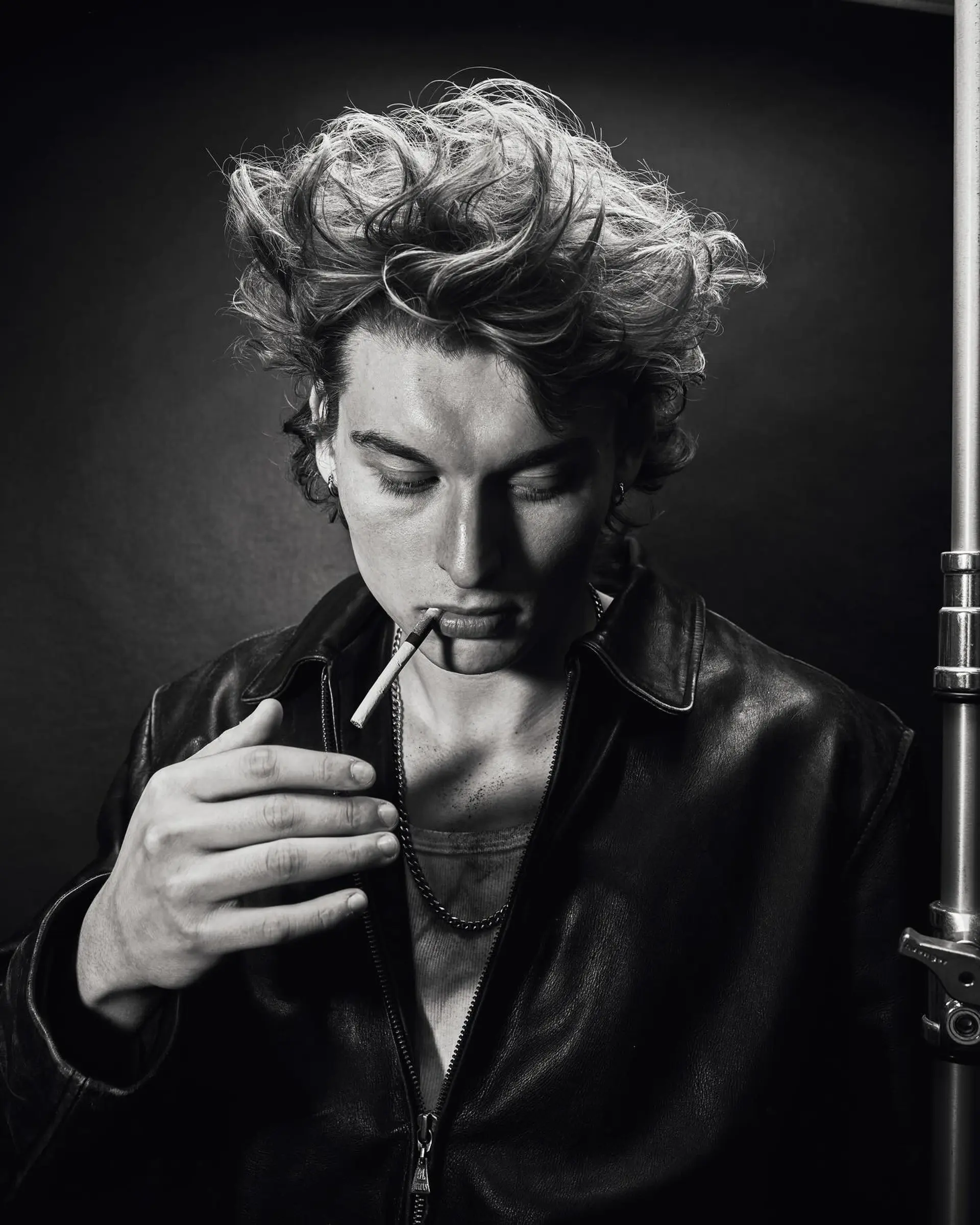 A windswept, high-volume cut styled upwards with defined texture and natural wave throughout. 1